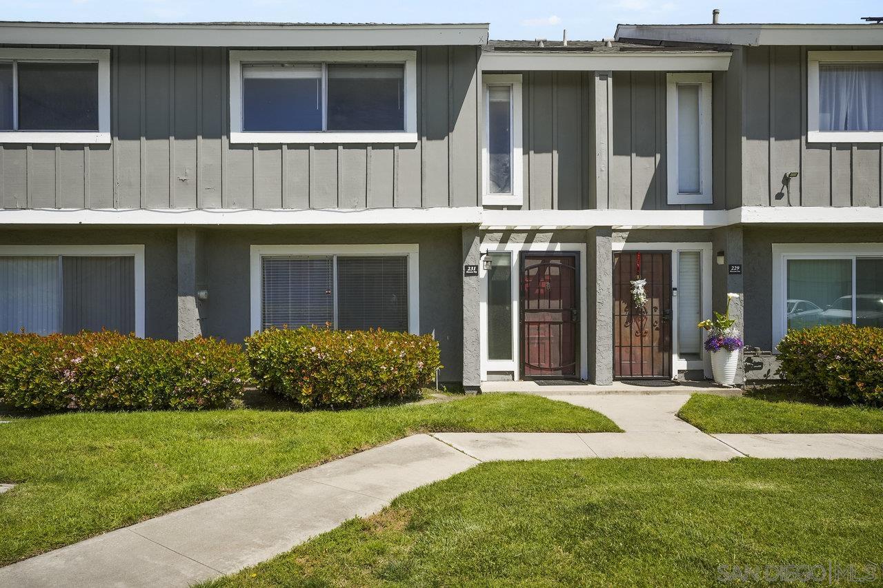 Detail Gallery Image 1 of 1 For 231  Blossom Way, Oceanside,  CA 92058 - 3 Beds | 2/1 Baths