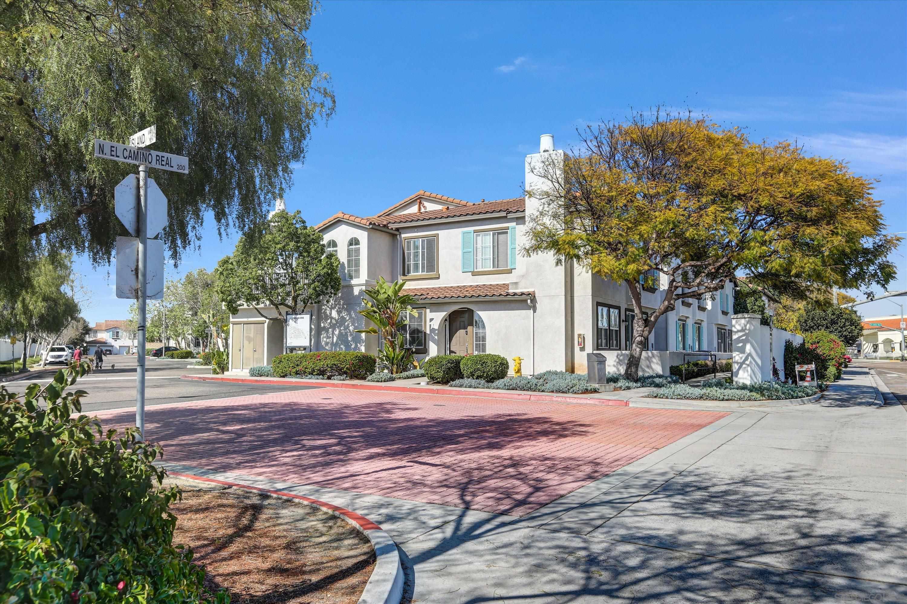 Detail Gallery Image 1 of 1 For 275  Reef Point Way  #2,  Oceanside,  CA 92058 - 4 Beds | 3 Baths
