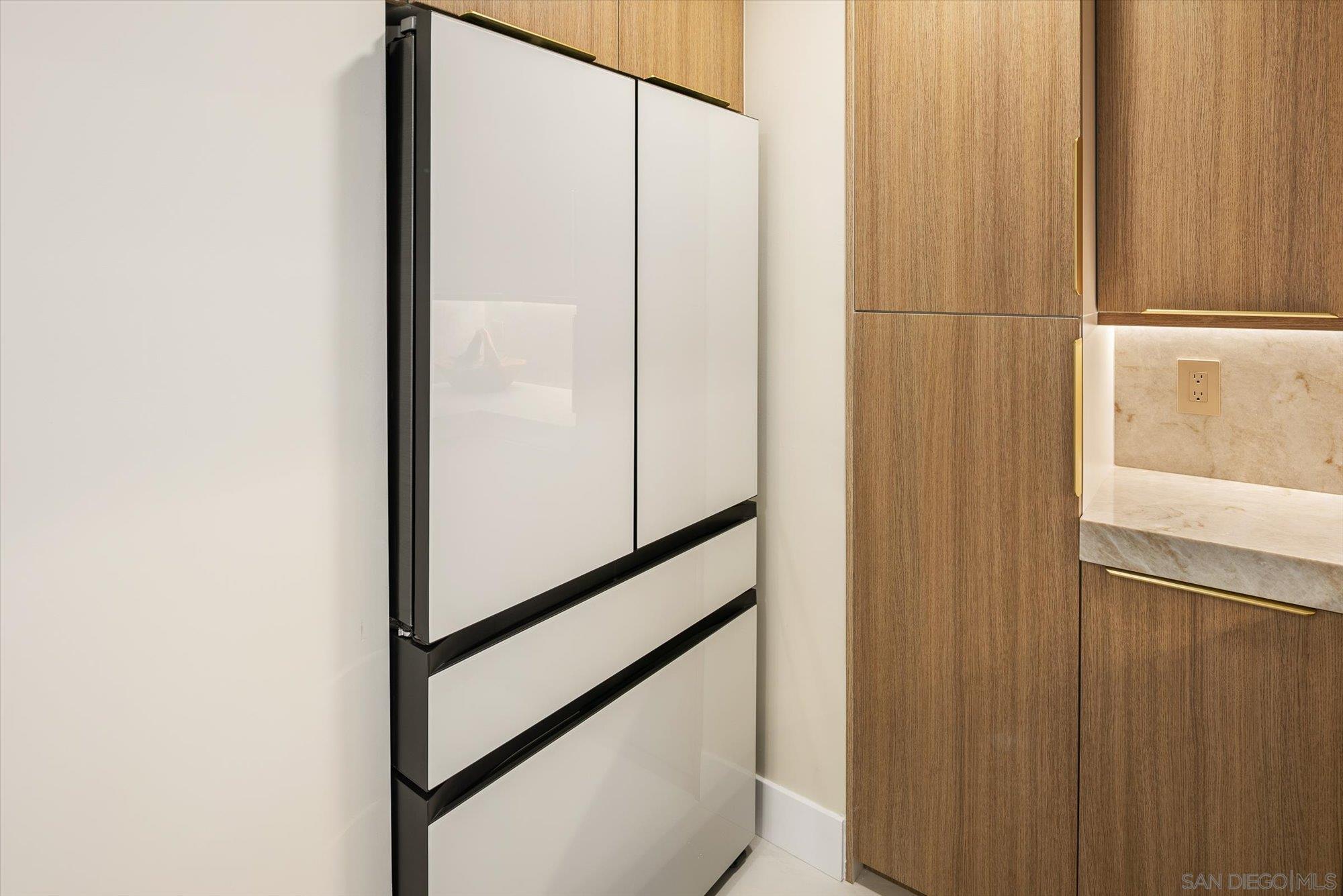 Detail Gallery Image 12 of 45 For 1830  Avenida Del Mundo  #1101,  Coronado,  CA 92118 - 2 Beds | 2 Baths