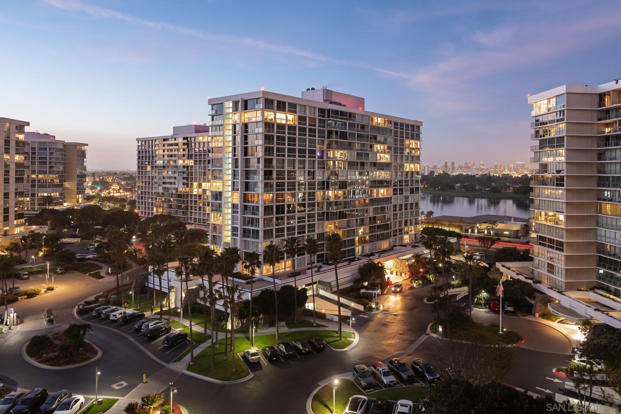 Detail Gallery Image 3 of 45 For 1830  Avenida Del Mundo  #1101,  Coronado,  CA 92118 - 2 Beds | 2 Baths