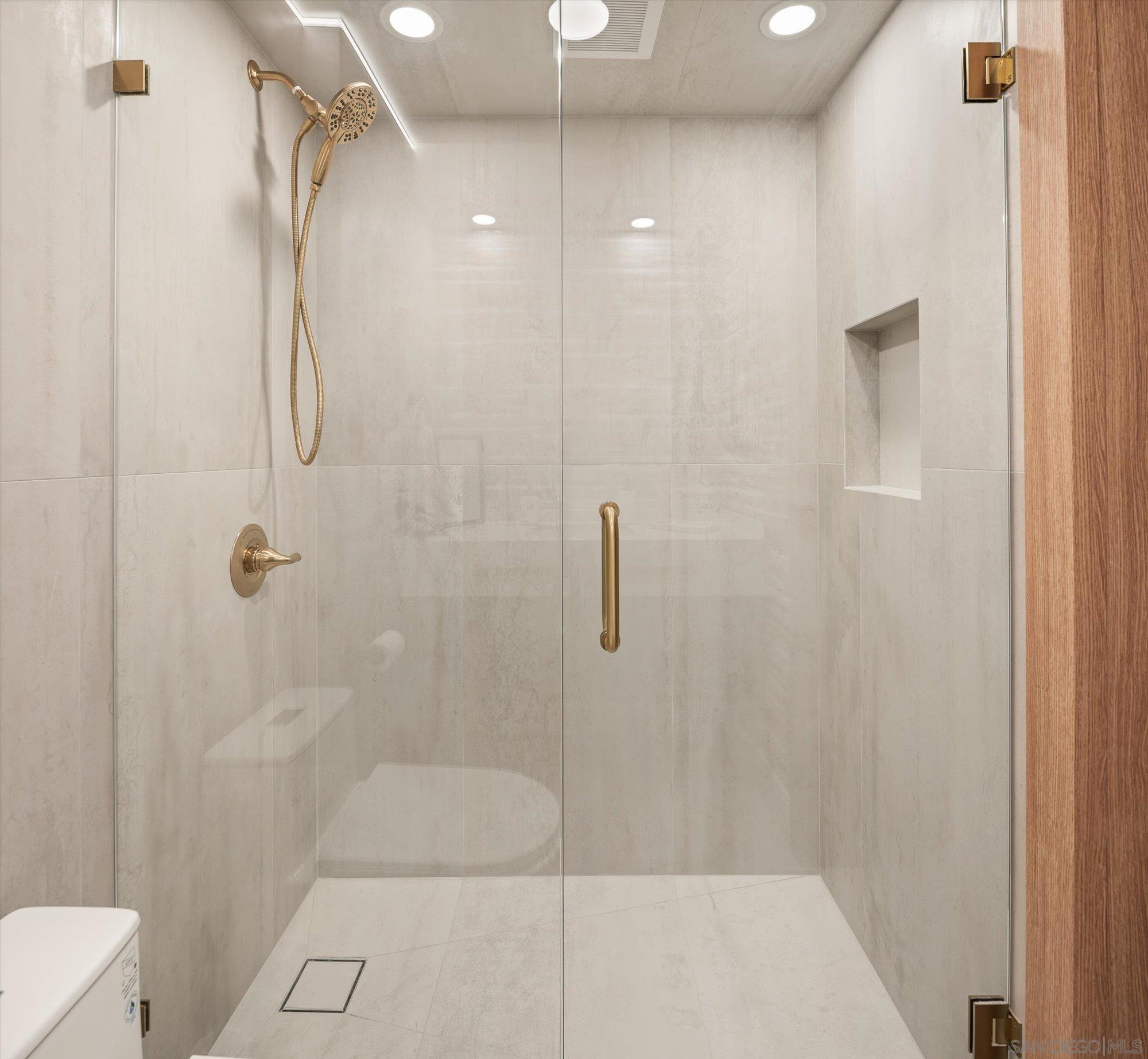 Detail Gallery Image 23 of 45 For 1830  Avenida Del Mundo  #1101,  Coronado,  CA 92118 - 2 Beds | 2 Baths