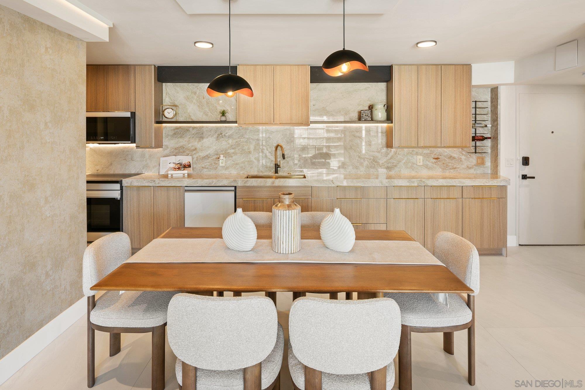 Detail Gallery Image 4 of 45 For 1830  Avenida Del Mundo  #1101,  Coronado,  CA 92118 - 2 Beds | 2 Baths