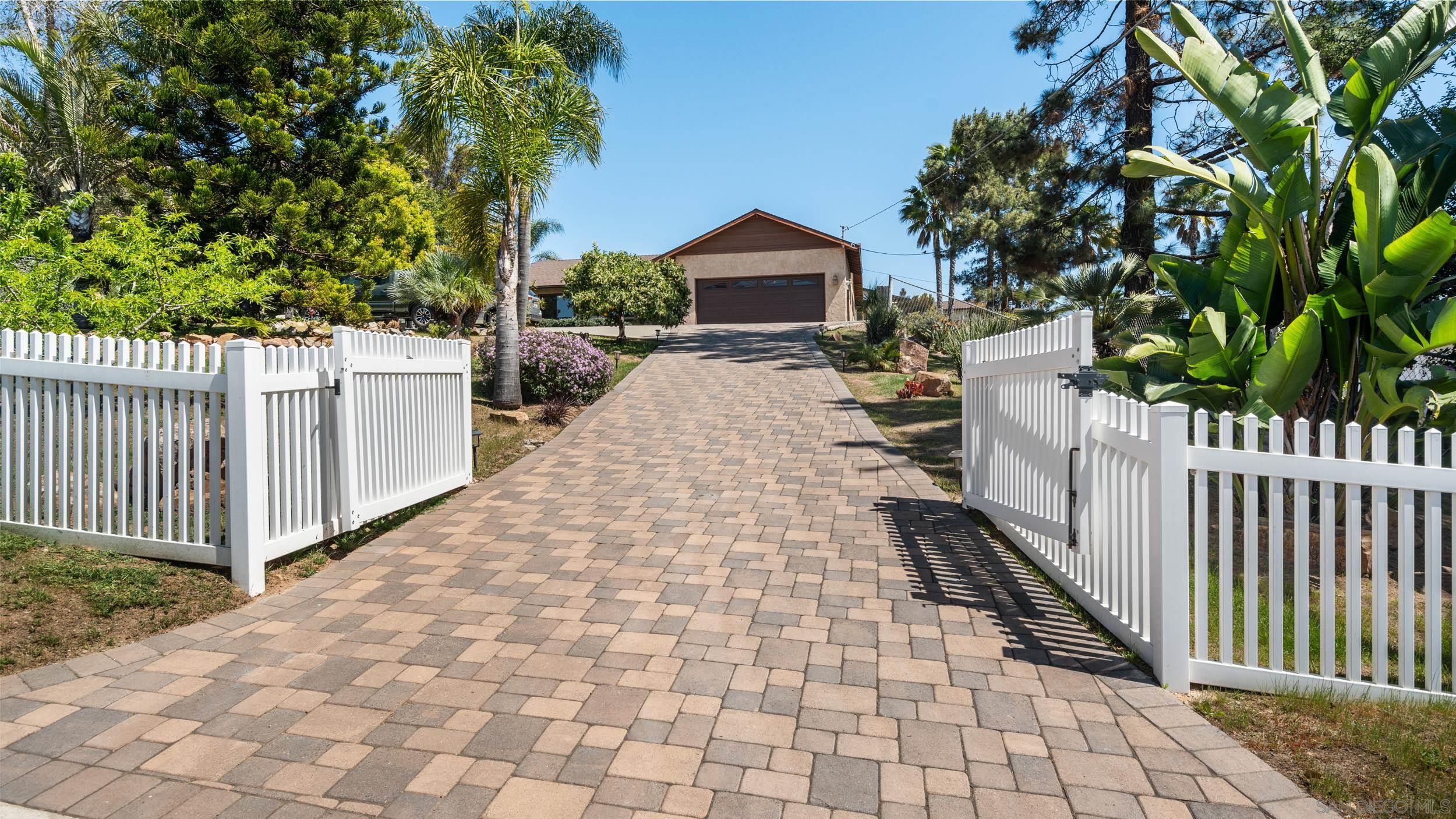 Detail Gallery Image 1 of 1 For 744  via Flora Rd, San Marcos,  CA 92069 - 3 Beds | 2 Baths