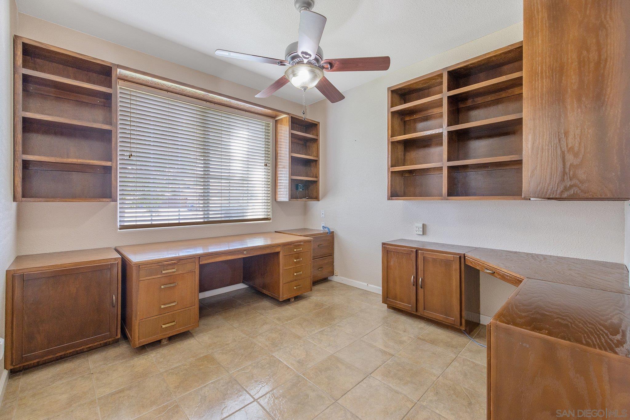 Detail Gallery Image 11 of 61 For 2164 W San Lucia Ct, Porterville,  CA 93257 - 3 Beds | 2/1 Baths