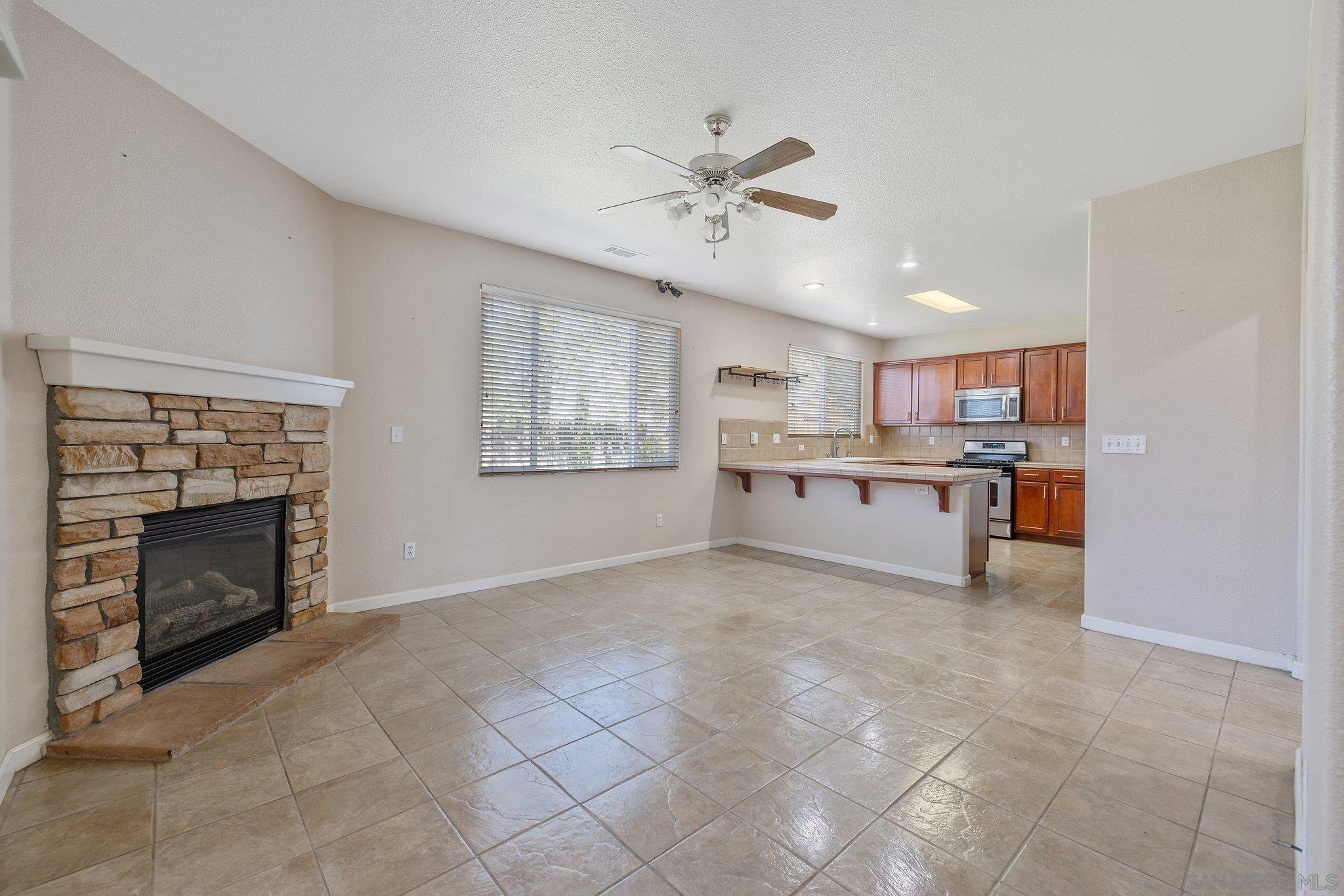 Detail Gallery Image 25 of 61 For 2164 W San Lucia Ct, Porterville,  CA 93257 - 3 Beds | 2/1 Baths