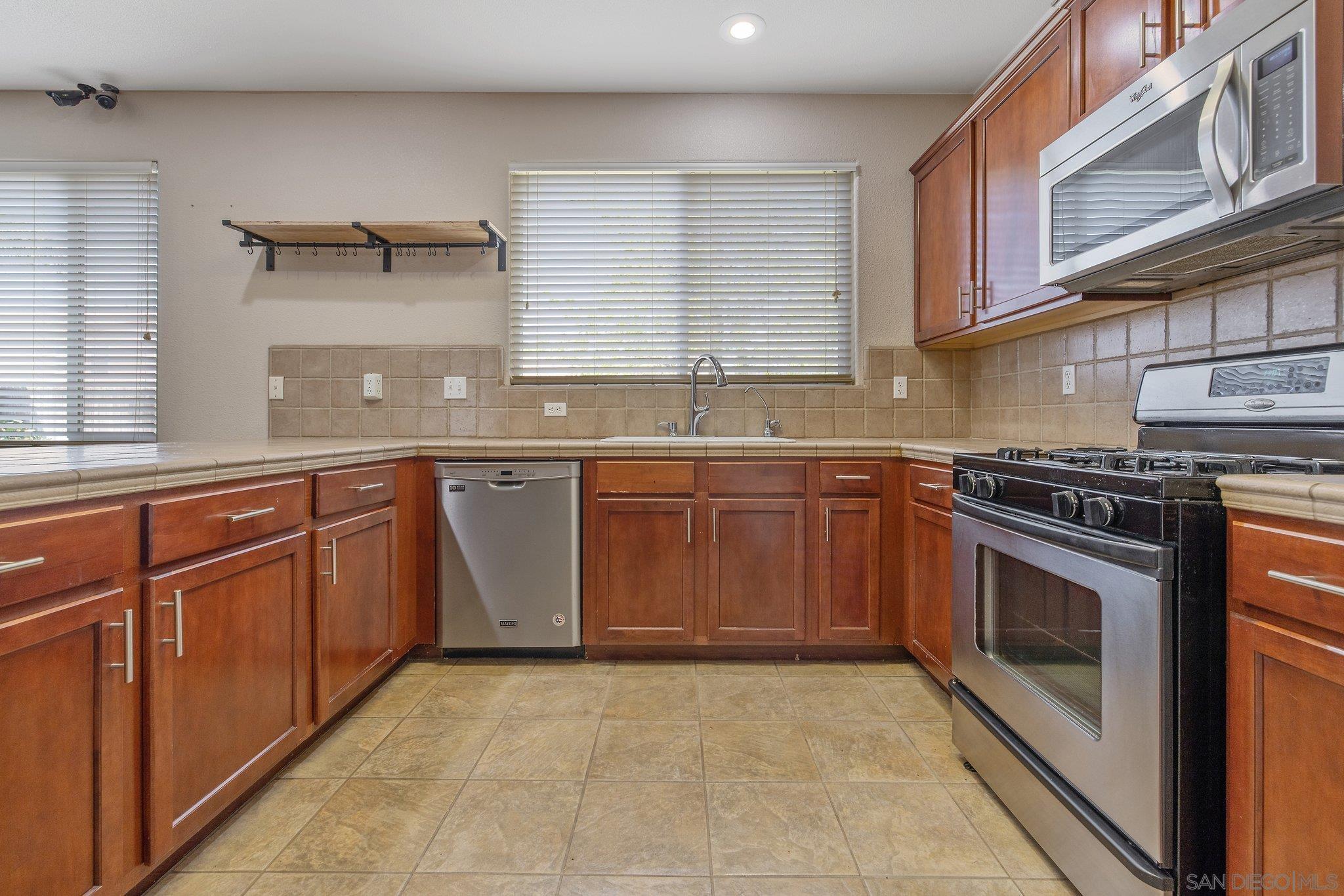 Detail Gallery Image 31 of 61 For 2164 W San Lucia Ct, Porterville,  CA 93257 - 3 Beds | 2/1 Baths