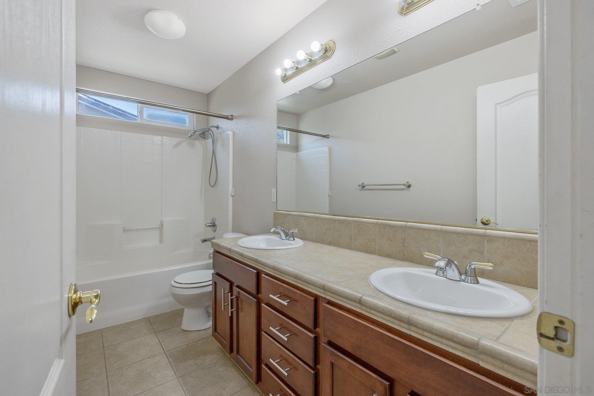 Detail Gallery Image 39 of 61 For 2164 W San Lucia Ct, Porterville,  CA 93257 - 3 Beds | 2/1 Baths