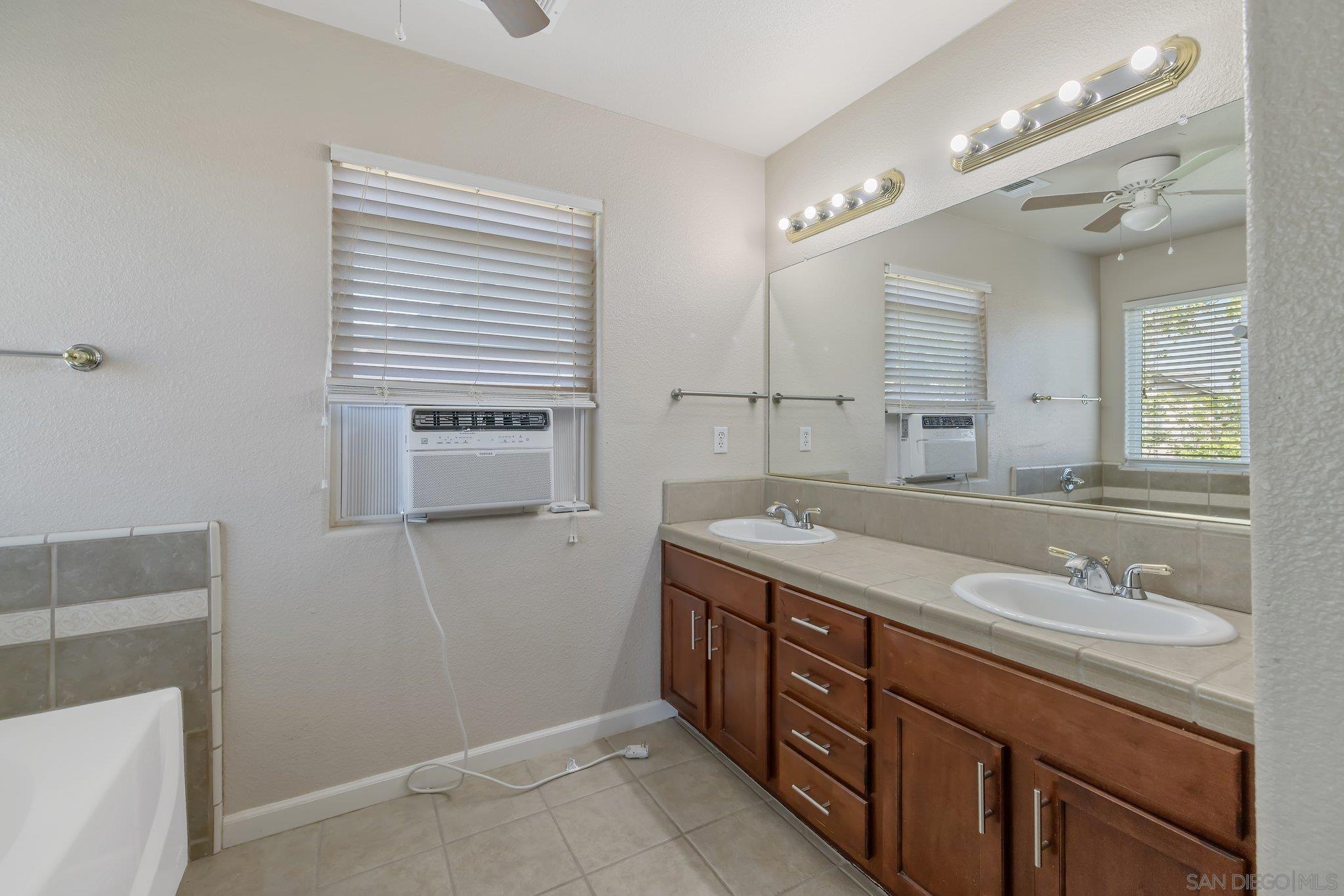 Detail Gallery Image 49 of 61 For 2164 W San Lucia Ct, Porterville,  CA 93257 - 3 Beds | 2/1 Baths
