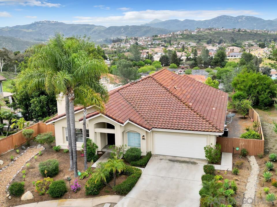 Detail Gallery Image 1 of 1 For 2002  Chardon Ln, El Cajon,  CA 92019 - 3 Beds | 2/1 Baths