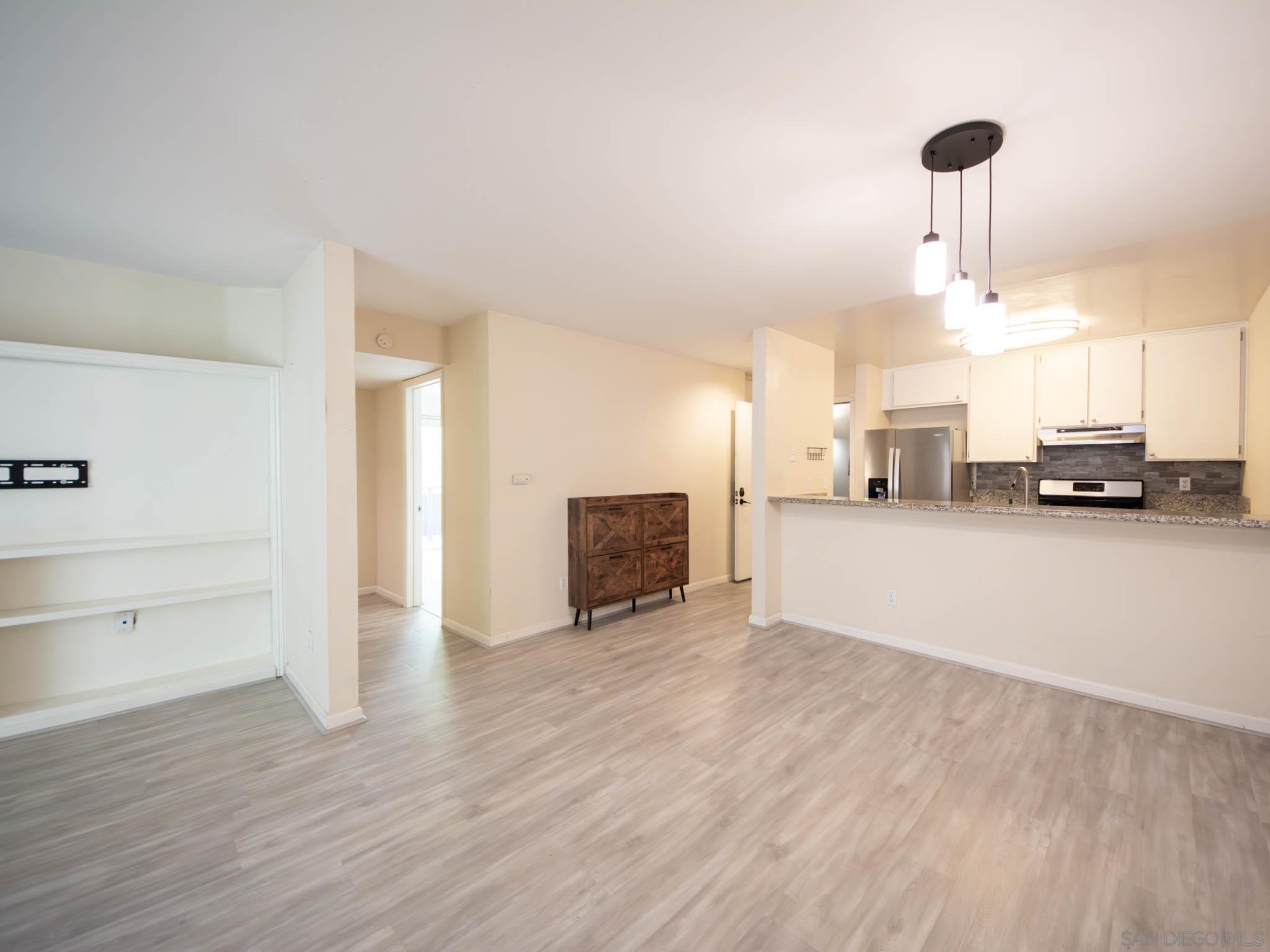 Front Image Thumbnail for SD250024732