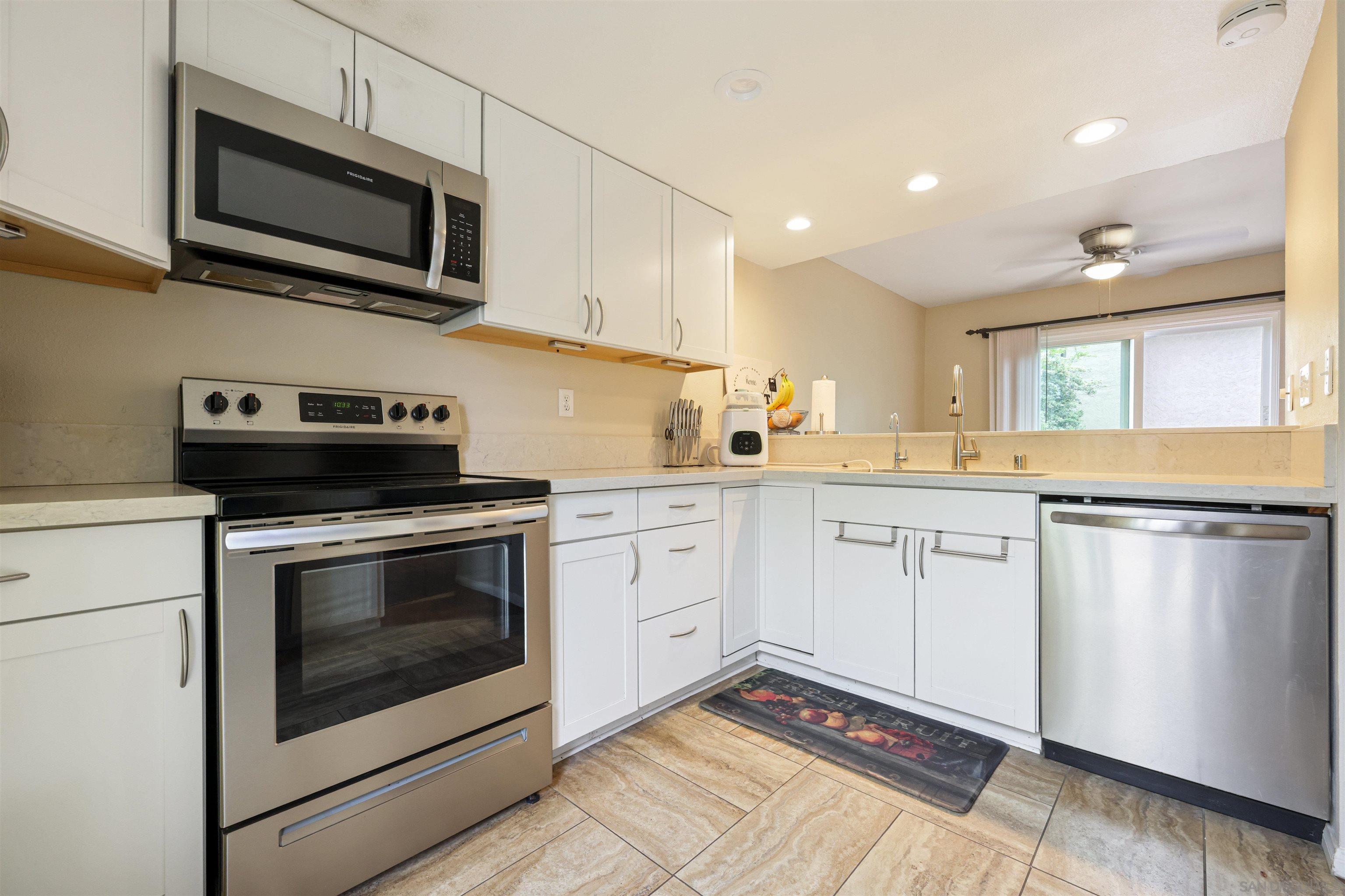 Detail Gallery Image 1 of 1 For 140 E El Norte Pkwy  #11,  Escondido,  CA 92026 - 2 Beds | 2/1 Baths