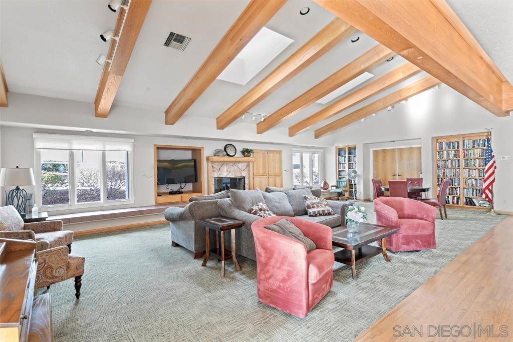 Detail Gallery Image 1 of 1 For 6330  Genesee Ave  #303,  San Diego,  CA 92122 - 1 Beds | 1 Baths