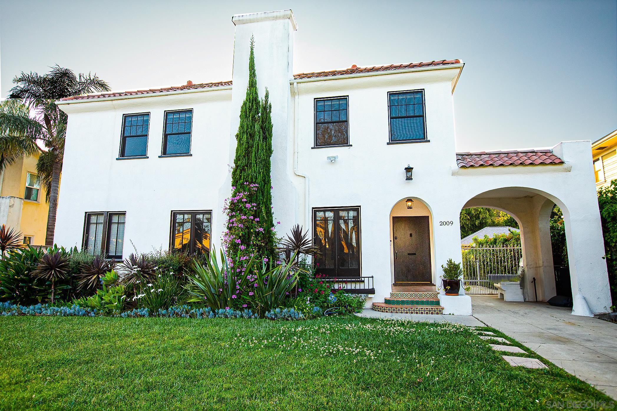 Detail Gallery Image 2 of 34 For 2009 S Victoria Ave, Los Angeles,  CA 90016 - 4 Beds | 3 Baths