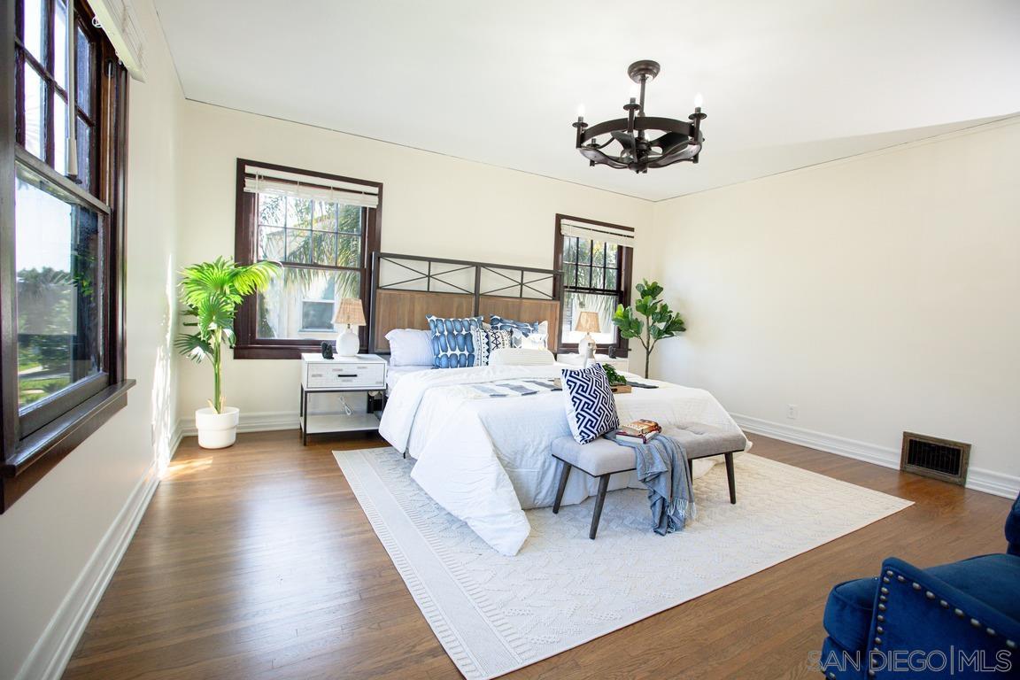 Detail Gallery Image 21 of 34 For 2009 S Victoria Ave, Los Angeles,  CA 90016 - 4 Beds | 3 Baths