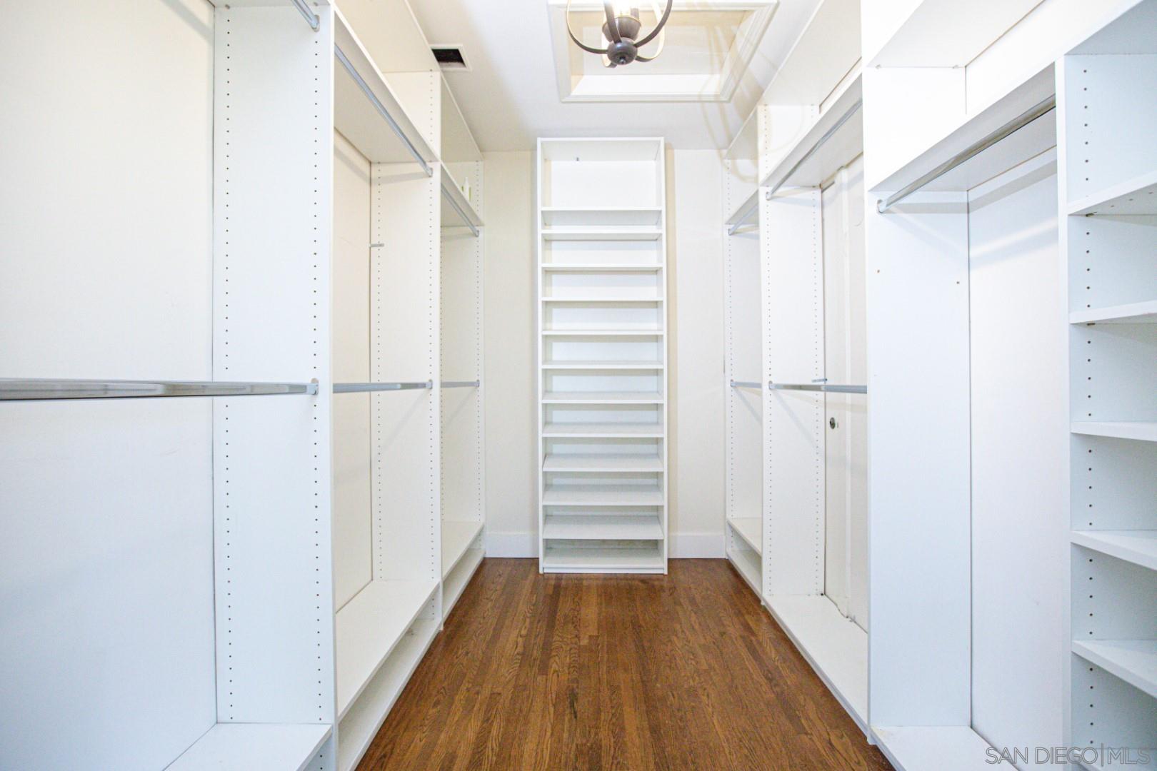 Detail Gallery Image 24 of 34 For 2009 S Victoria Ave, Los Angeles,  CA 90016 - 4 Beds | 3 Baths