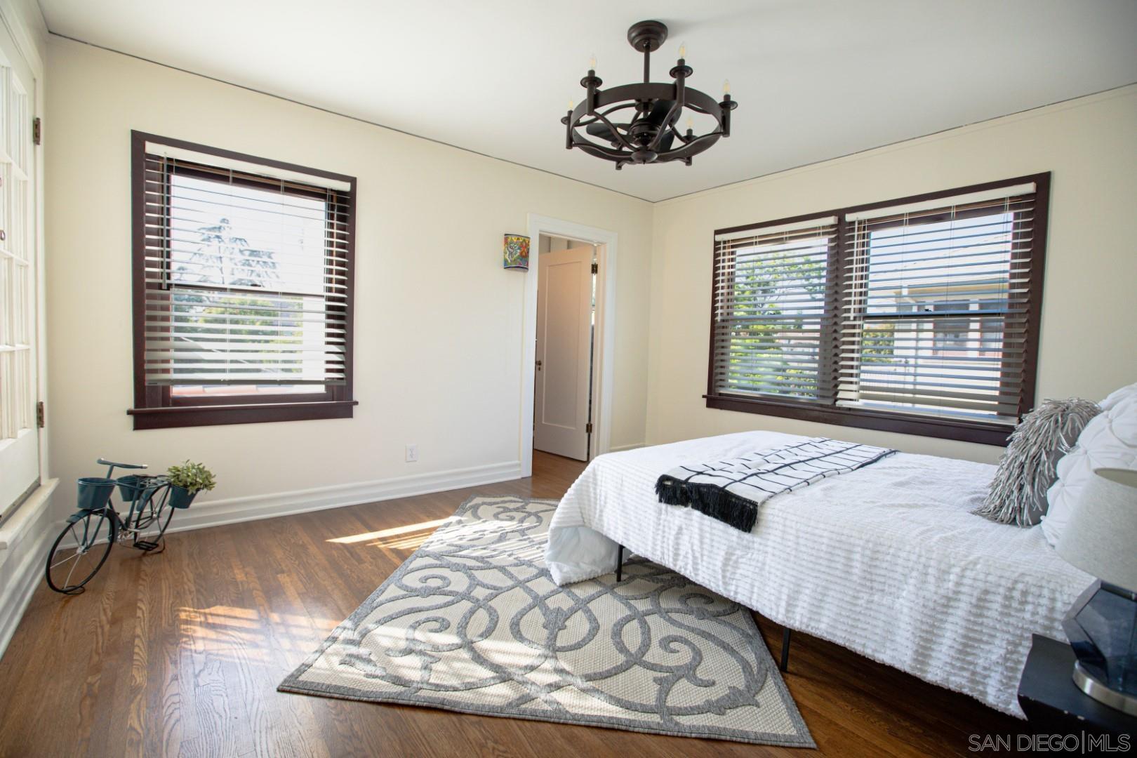 Detail Gallery Image 26 of 34 For 2009 S Victoria Ave, Los Angeles,  CA 90016 - 4 Beds | 3 Baths