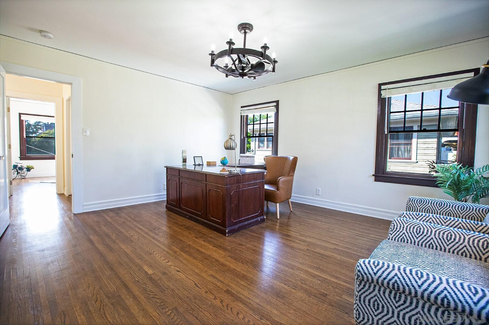 Detail Gallery Image 31 of 34 For 2009 S Victoria Ave, Los Angeles,  CA 90016 - 4 Beds | 3 Baths