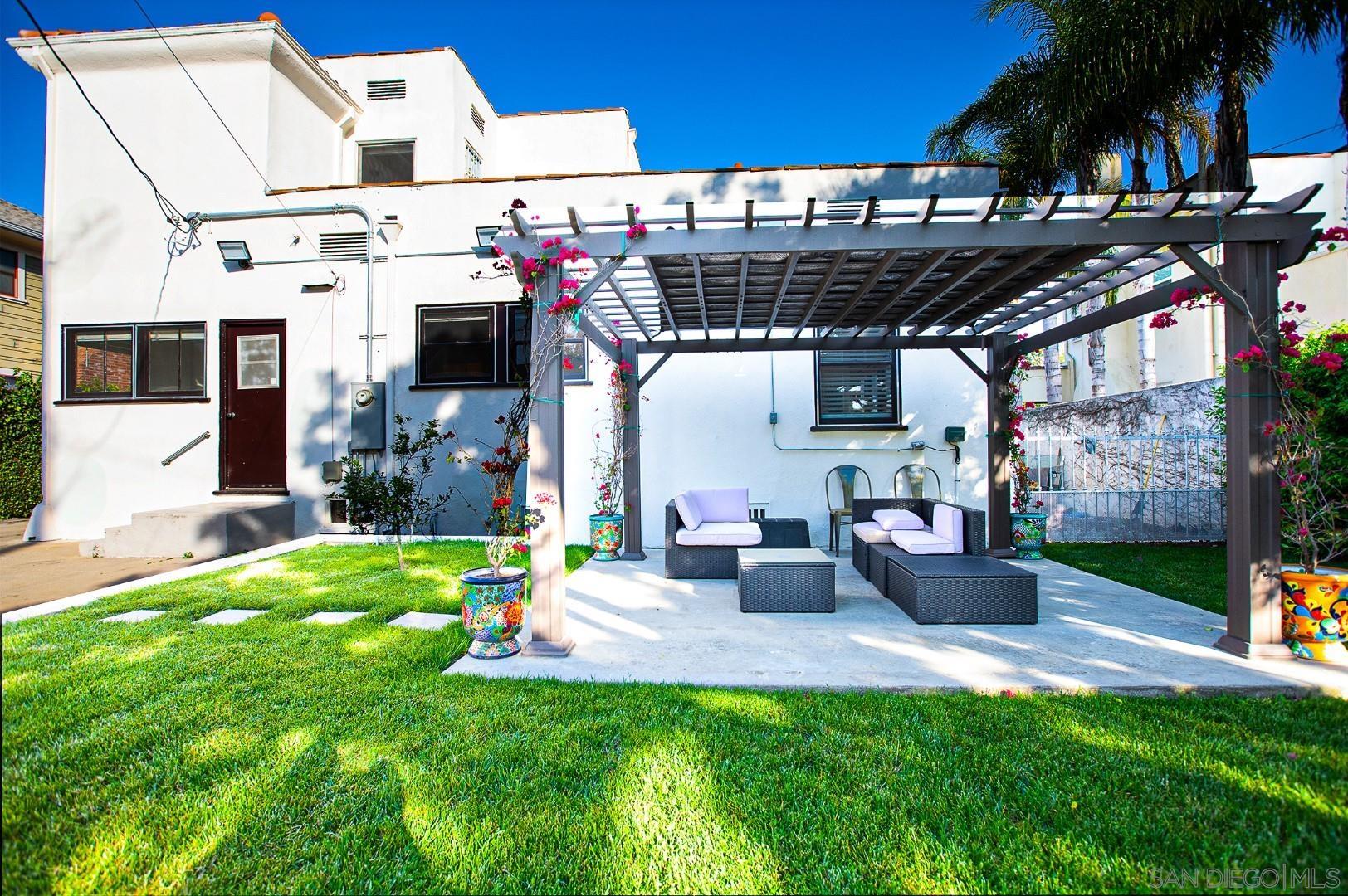 Detail Gallery Image 32 of 34 For 2009 S Victoria Ave, Los Angeles,  CA 90016 - 4 Beds | 3 Baths