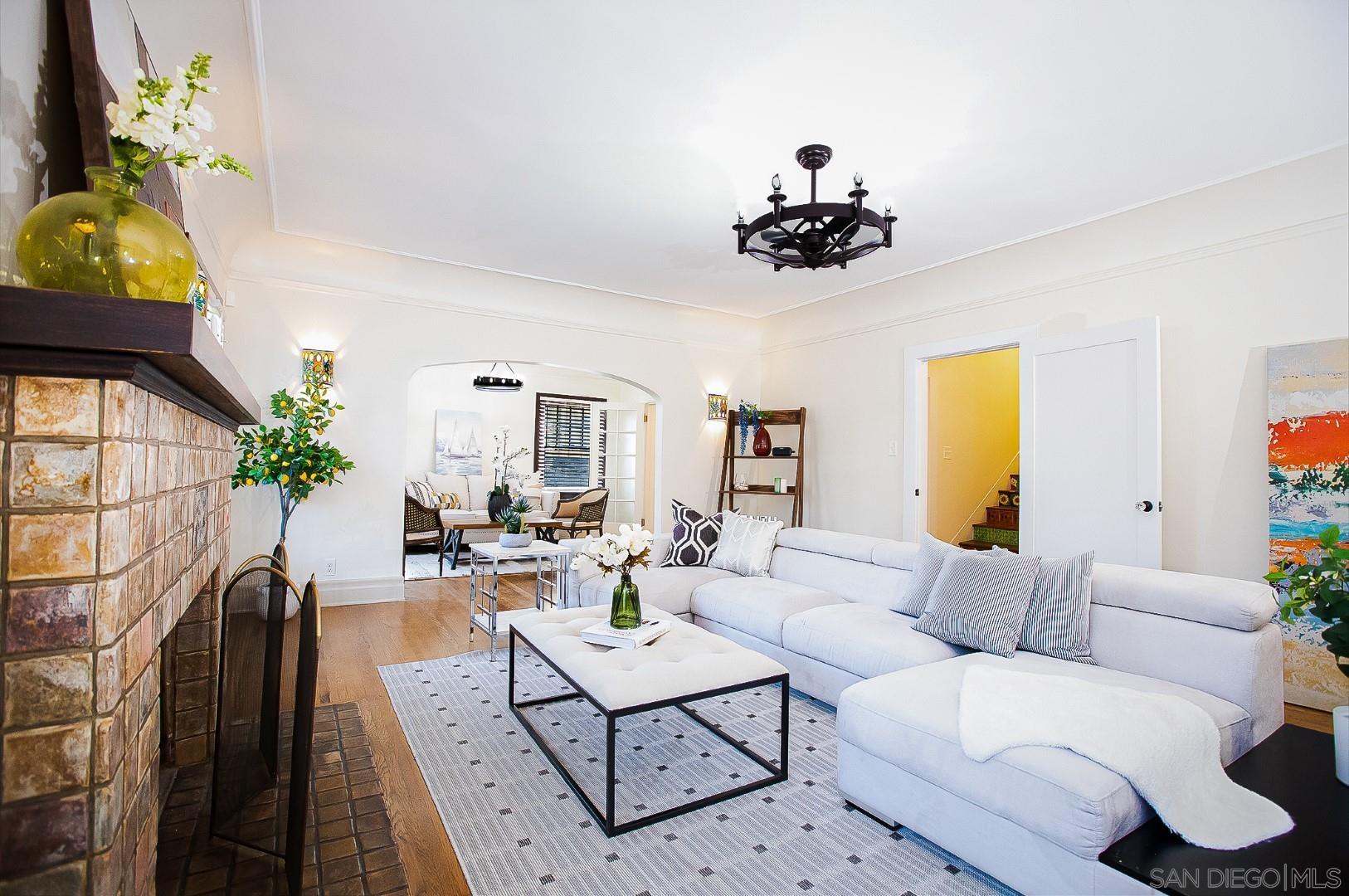 Detail Gallery Image 5 of 34 For 2009 S Victoria Ave, Los Angeles,  CA 90016 - 4 Beds | 3 Baths