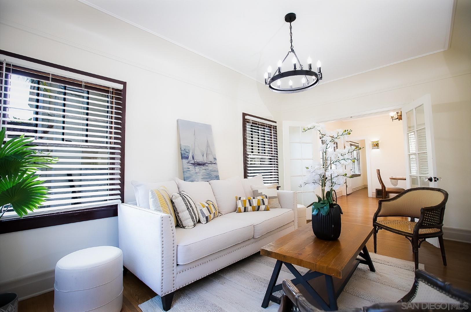 Detail Gallery Image 6 of 34 For 2009 S Victoria Ave, Los Angeles,  CA 90016 - 4 Beds | 3 Baths