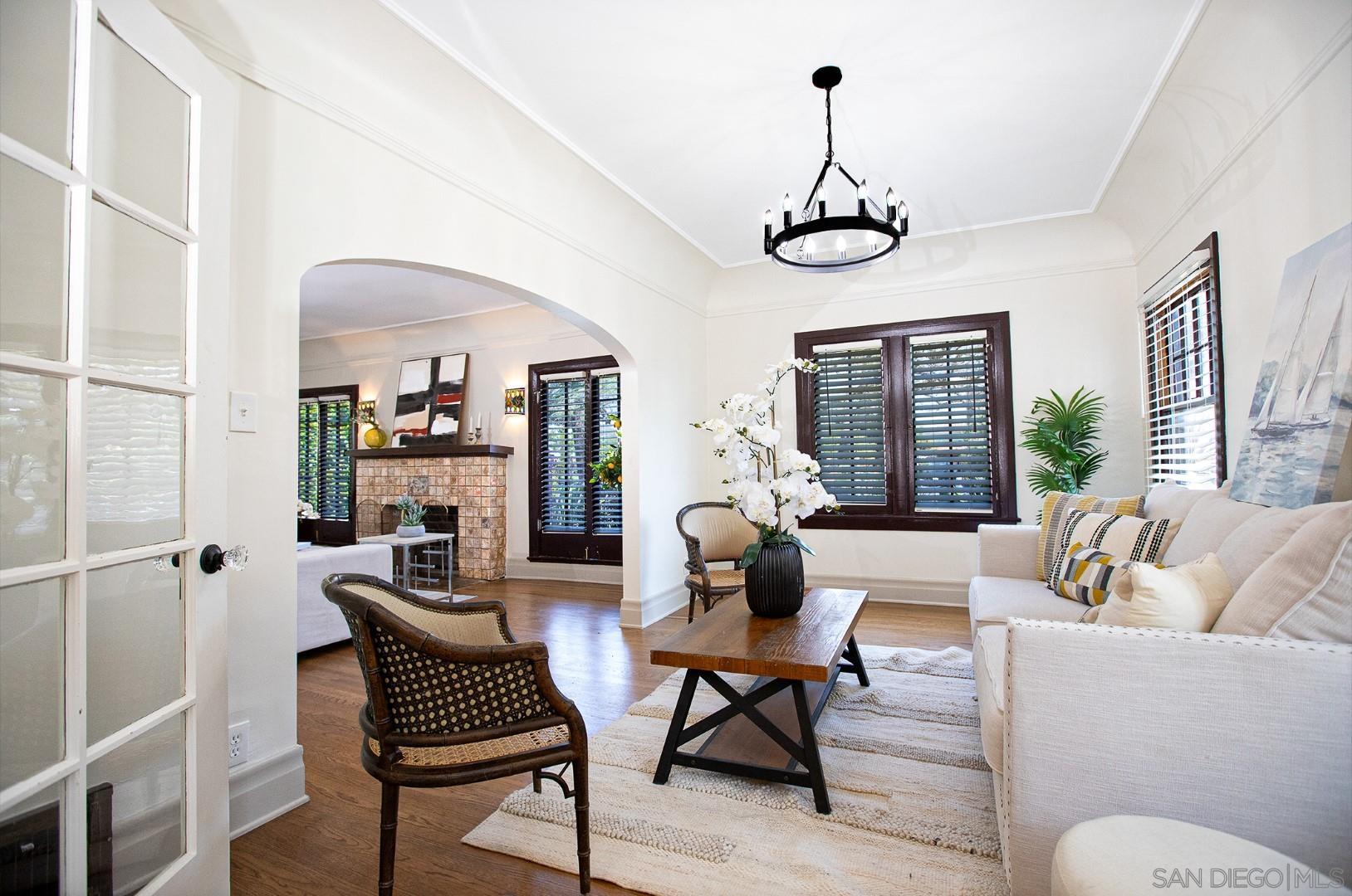 Detail Gallery Image 7 of 34 For 2009 S Victoria Ave, Los Angeles,  CA 90016 - 4 Beds | 3 Baths