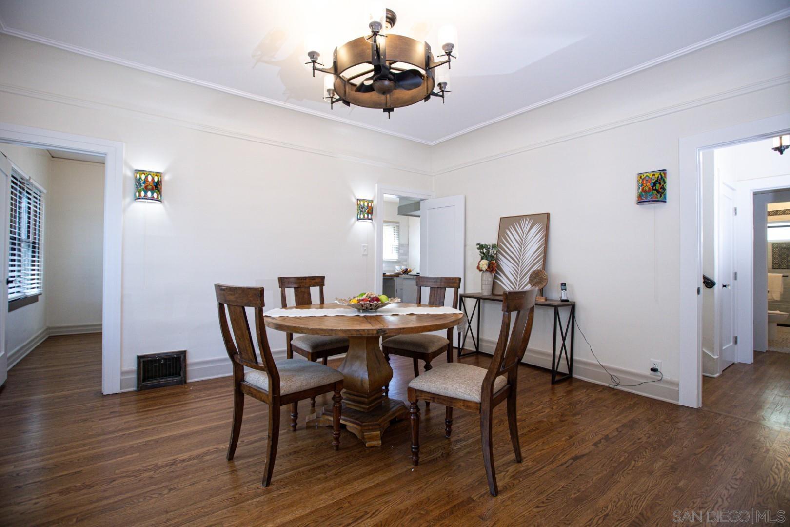 Detail Gallery Image 8 of 34 For 2009 S Victoria Ave, Los Angeles,  CA 90016 - 4 Beds | 3 Baths