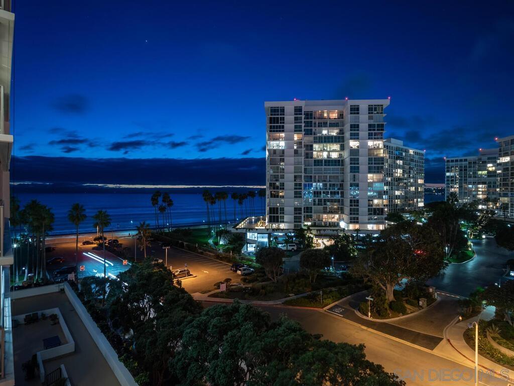 Detail Gallery Image 3 of 49 For 1810  Avenida Del Mundo  #505,  Coronado,  CA 92118 - 2 Beds | 2 Baths