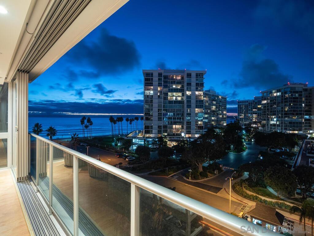 Detail Gallery Image 4 of 49 For 1810  Avenida Del Mundo  #505,  Coronado,  CA 92118 - 2 Beds | 2 Baths