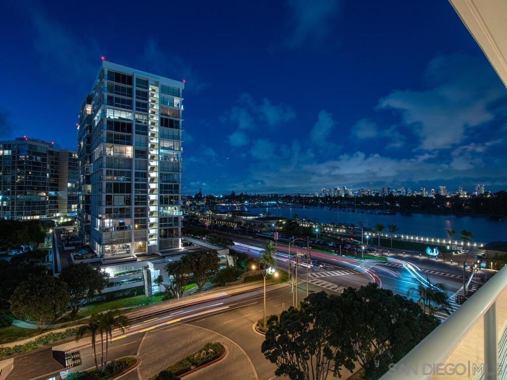 Detail Gallery Image 5 of 49 For 1810  Avenida Del Mundo  #505,  Coronado,  CA 92118 - 2 Beds | 2 Baths