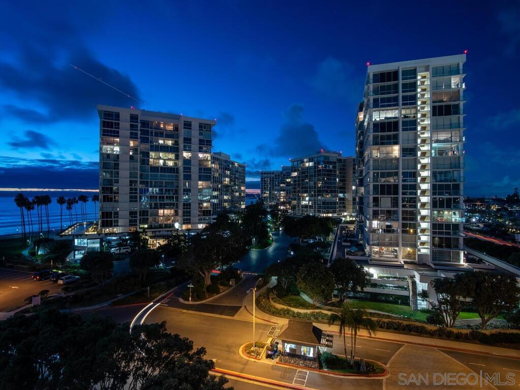 Detail Gallery Image 6 of 49 For 1810  Avenida Del Mundo  #505,  Coronado,  CA 92118 - 2 Beds | 2 Baths