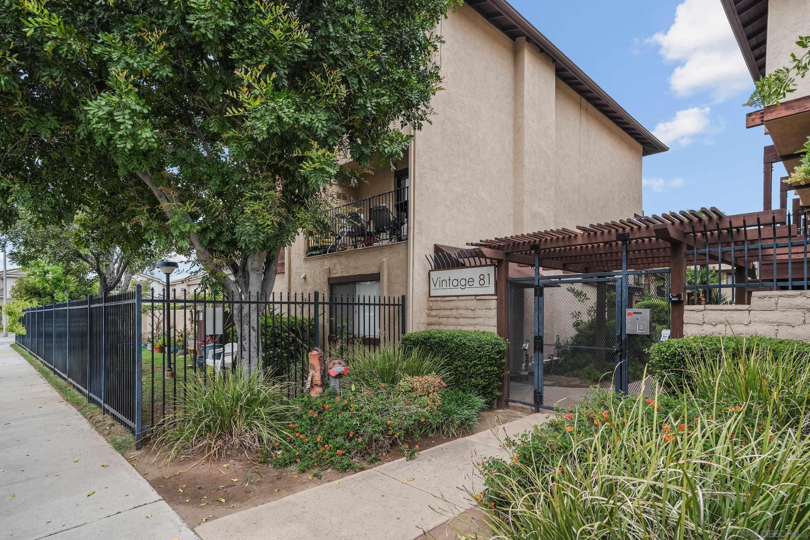 Detail Gallery Image 3 of 25 For 1164  Decker St  Unit a,  El Cajon,  CA 92019 - 2 Beds | 2 Baths