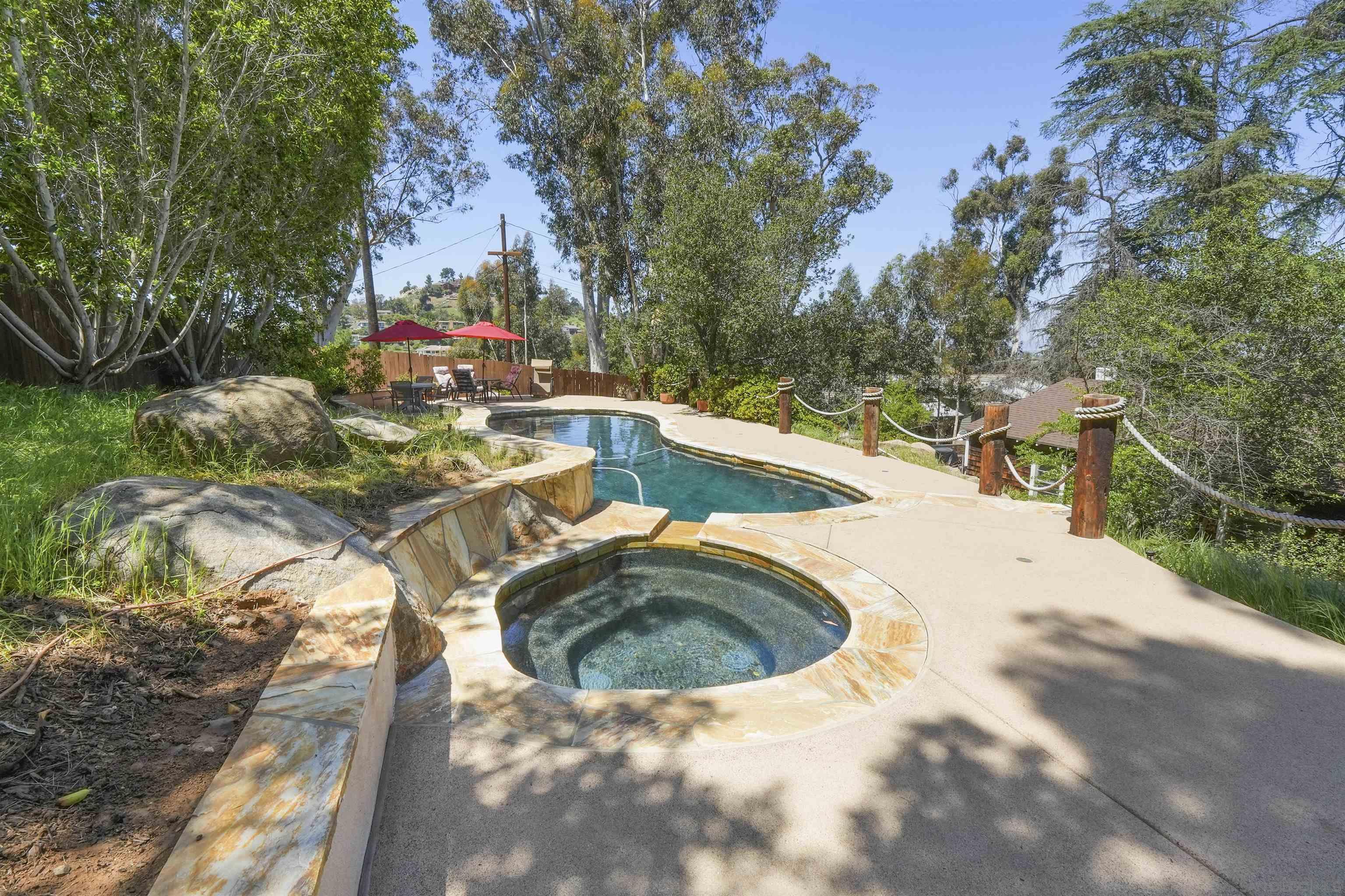 Detail Gallery Image 1 of 1 For 1533  Skyline Ln, El Cajon,  CA 92019 - 4 Beds | 3 Baths