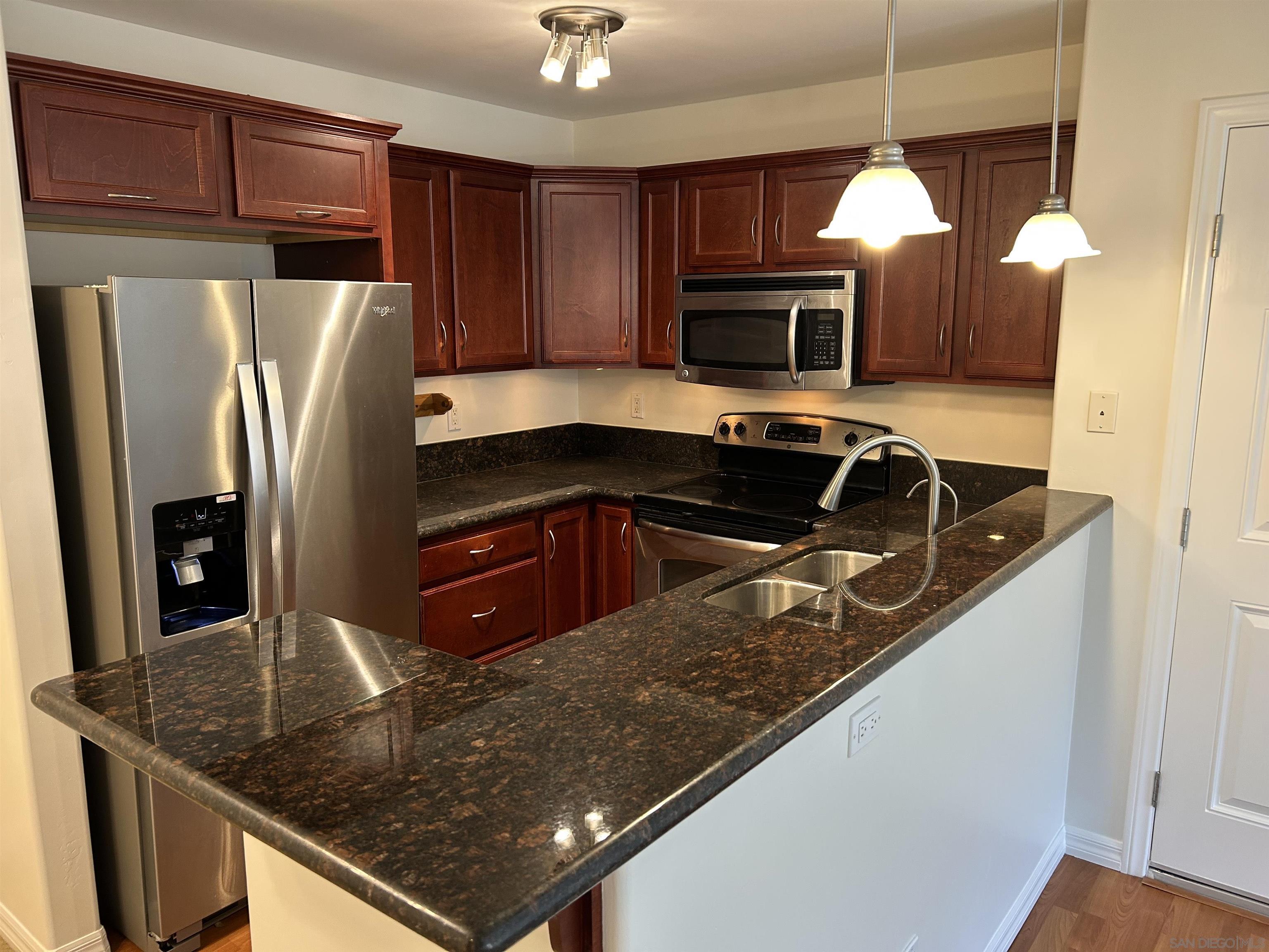 Detail Gallery Image 1 of 1 For 5252  Balboa Arms  #279,  San Diego,  CA 92117 - 1 Beds | 1 Baths