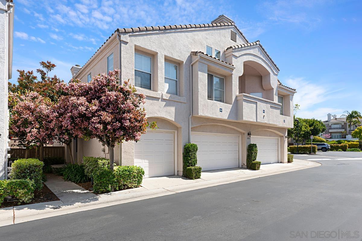Detail Gallery Image 1 of 1 For 5578  Renaissance Ave  #2,  San Diego,  CA 92122 - 2 Beds | 2/1 Baths