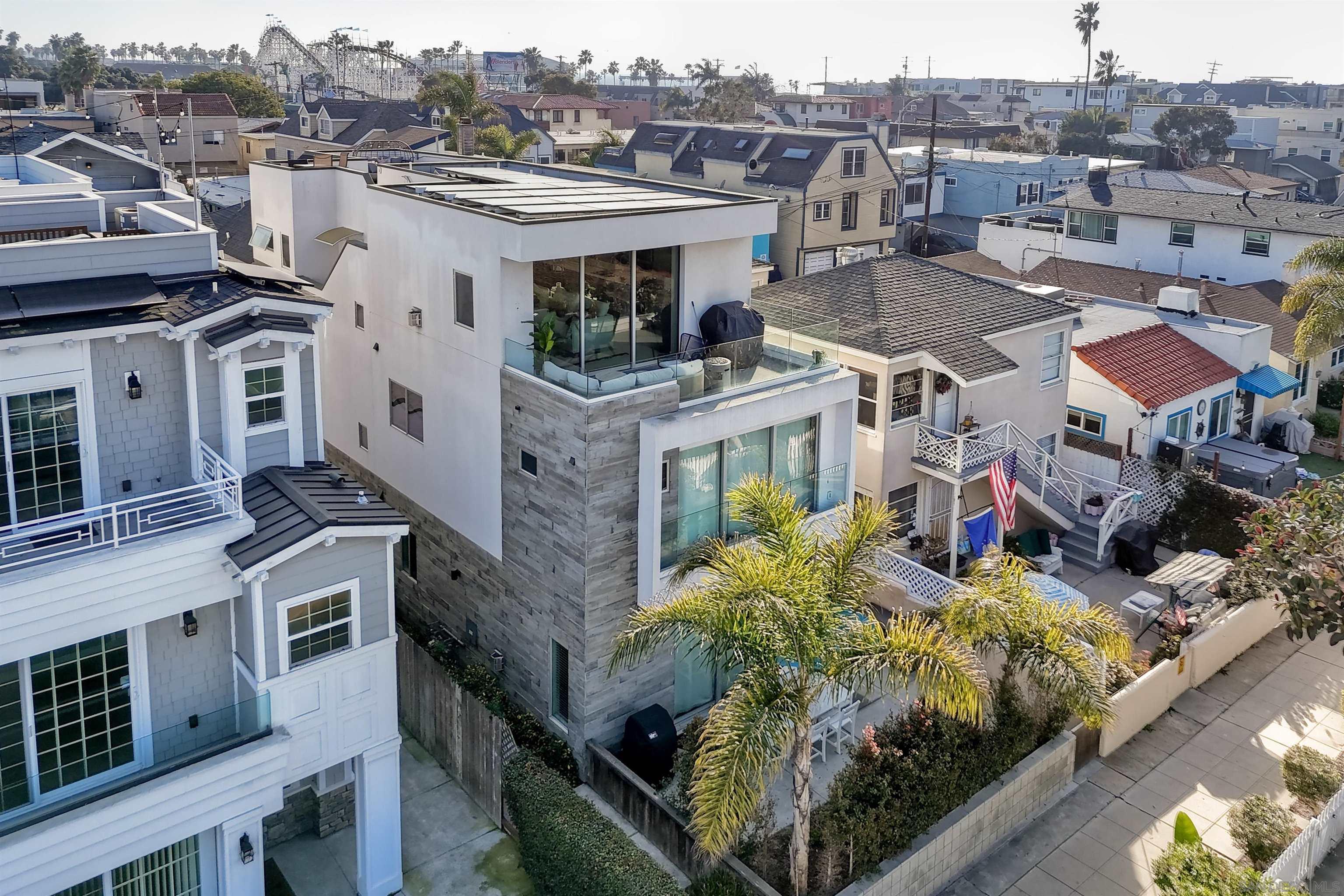 Detail Gallery Image 1 of 1 For 835  Jamaica Ct, San Diego,  CA 92109 - 3 Beds | 3 Baths