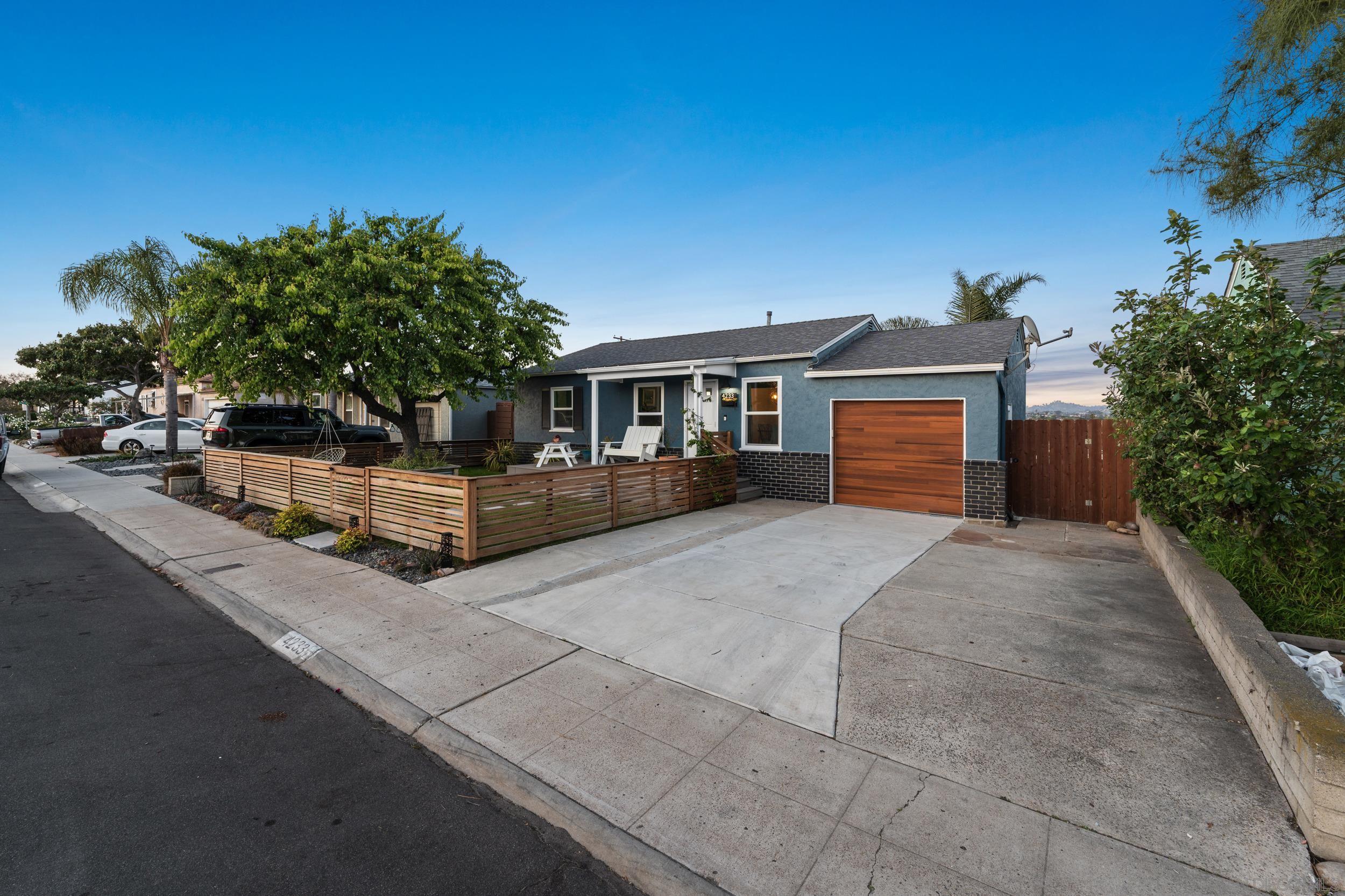 Detail Gallery Image 1 of 1 For 4233 E Overlook Dr, San Diego,  CA 92115 - 3 Beds | 2 Baths