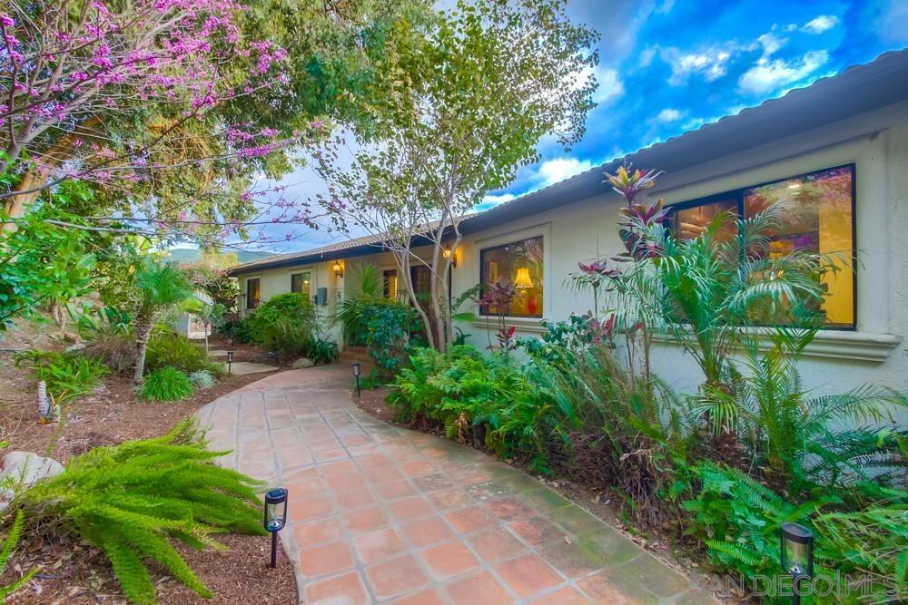 Detail Gallery Image 1 of 1 For 1935  Vista De La Montana, El Cajon,  CA 92019 - 4 Beds | 3 Baths