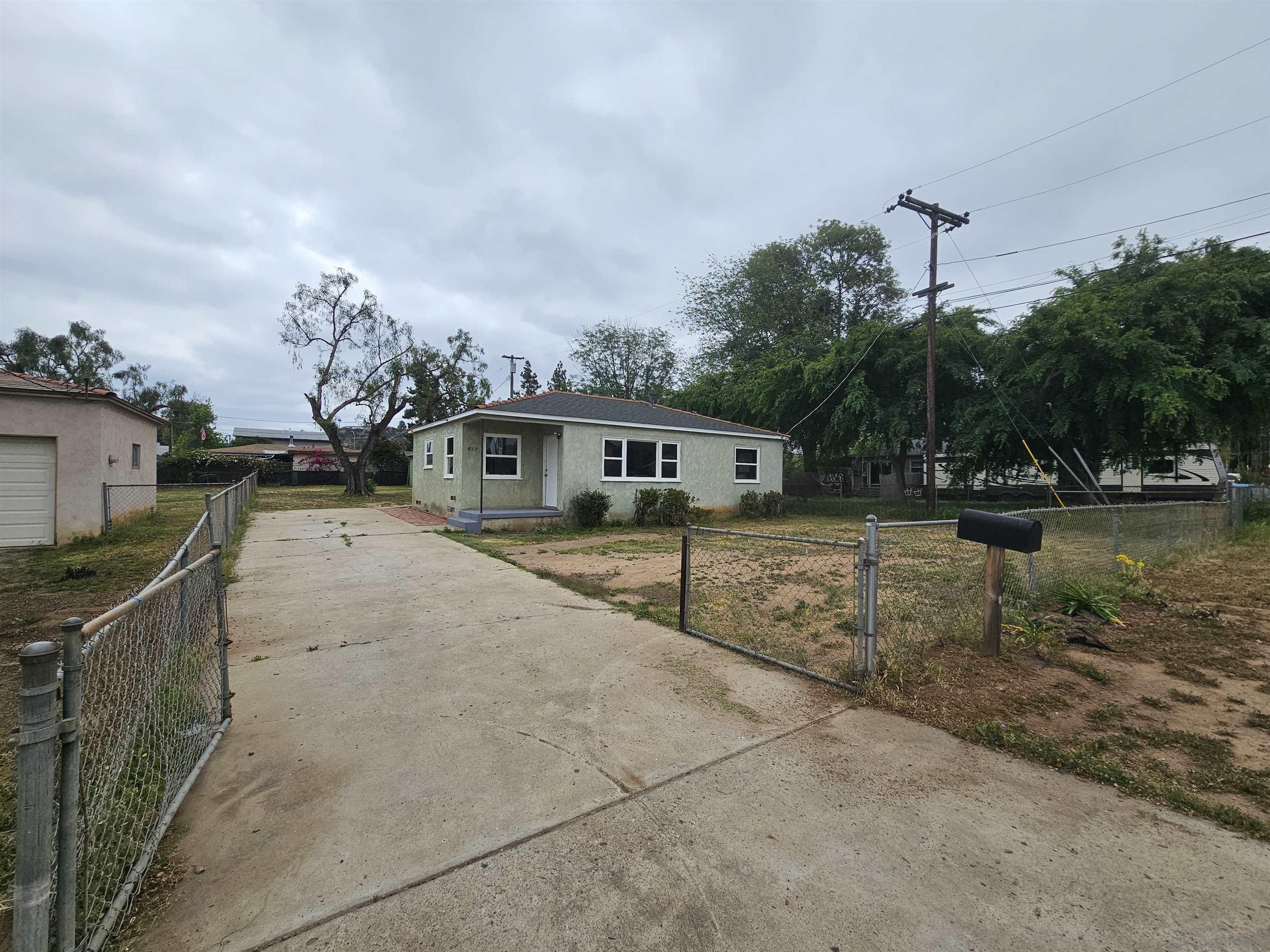 Detail Gallery Image 1 of 1 For 815 S Lincoln Ave, El Cajon,  CA 92020 - 3 Beds | 1 Baths