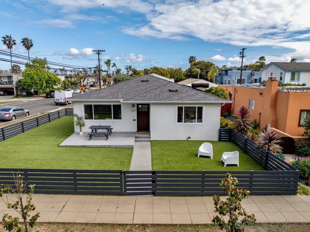 Detail Gallery Image 1 of 1 For 1275  Emerald, San Diego,  CA 92109 - 3 Beds | 2/1 Baths