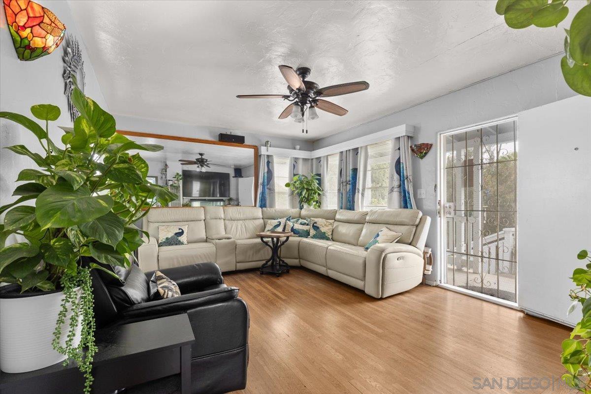 Detail Gallery Image 1 of 1 For 3212  Menlo Ave, San Diego,  CA 92105 - 2 Beds | 1/1 Baths