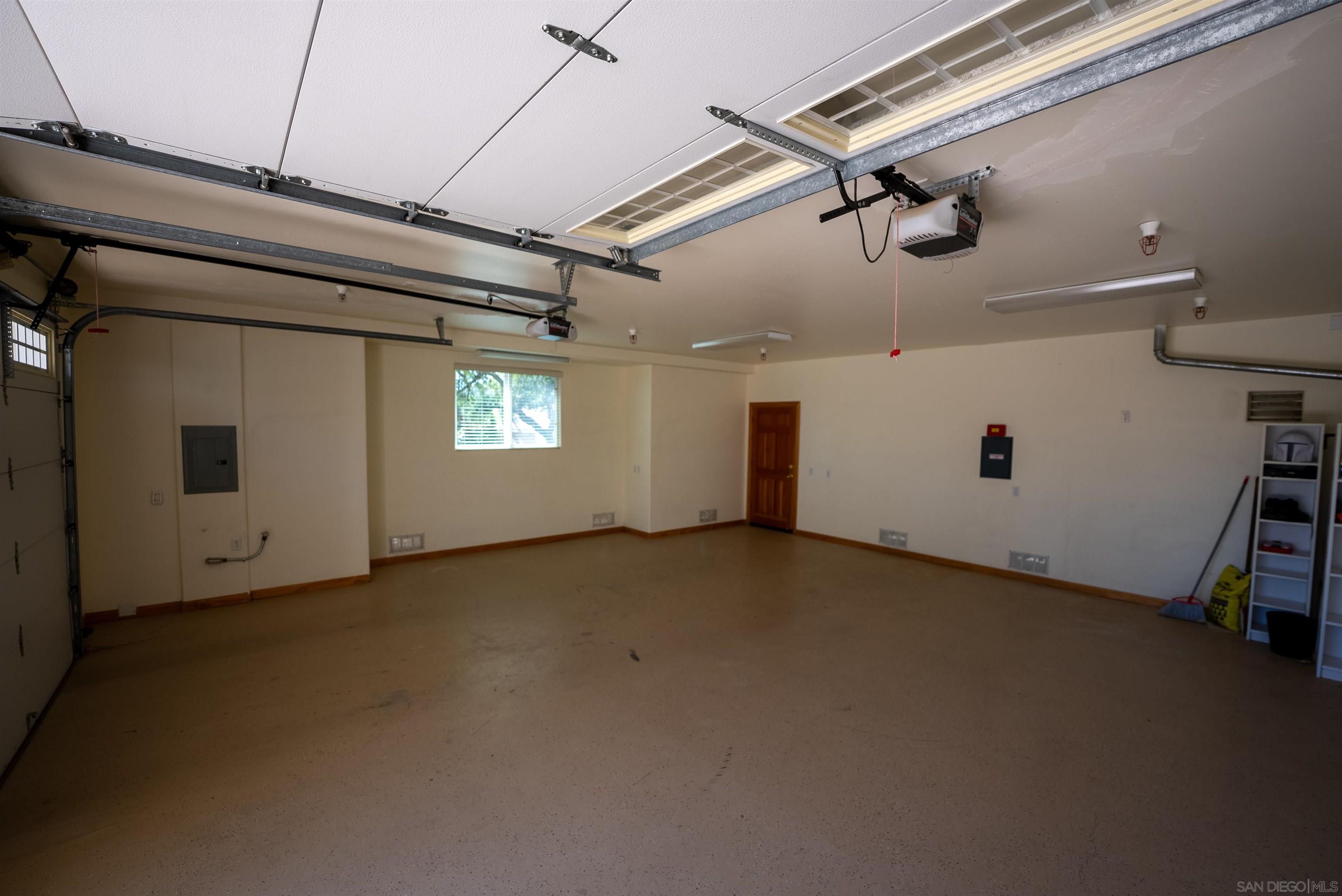 Detail Gallery Image 5 of 9 For 24726  Zanja Place, Ramona,  CA 92065 - 4 Beds | 2/1 Baths