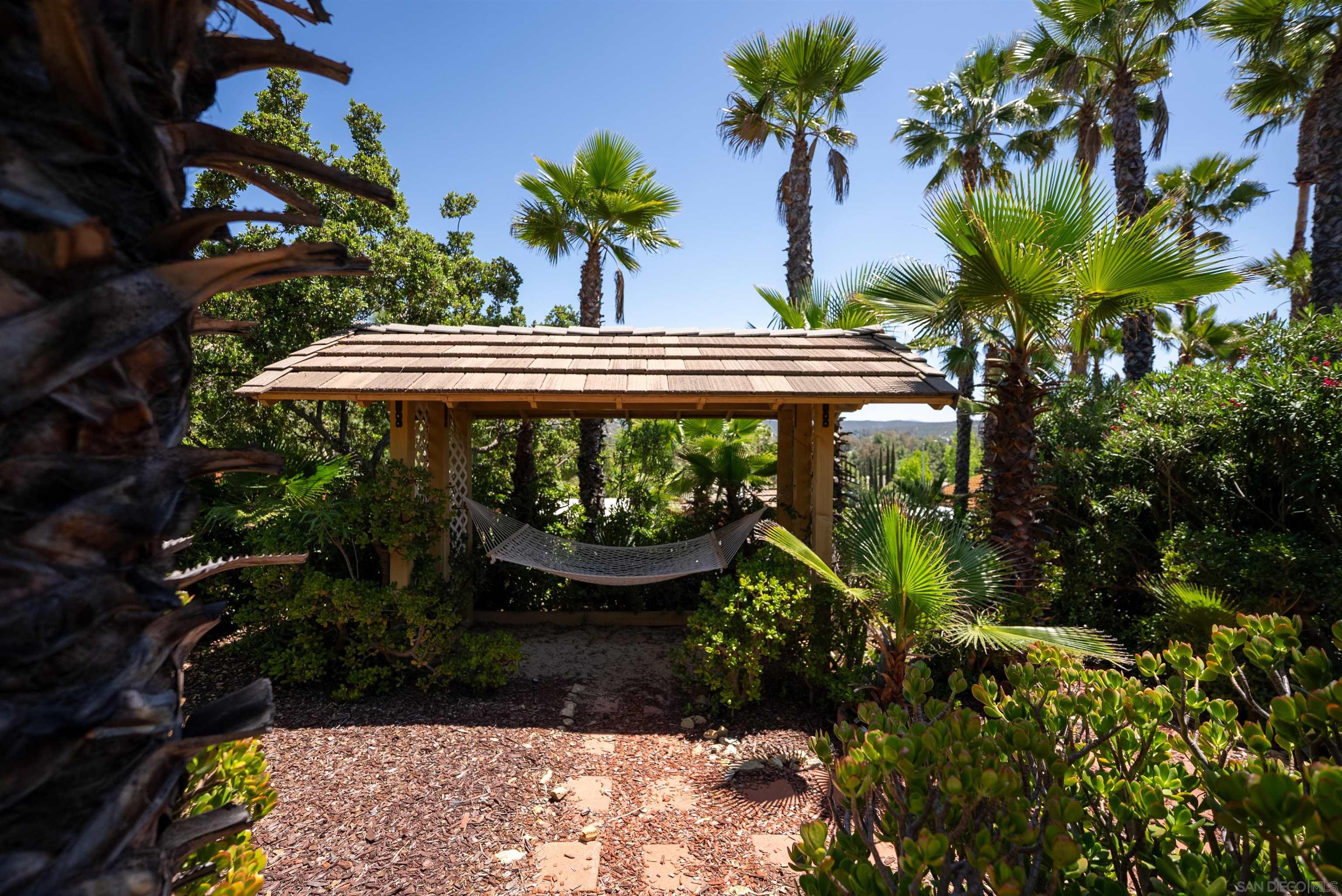 Detail Gallery Image 7 of 9 For 24726  Zanja Place, Ramona,  CA 92065 - 4 Beds | 2/1 Baths