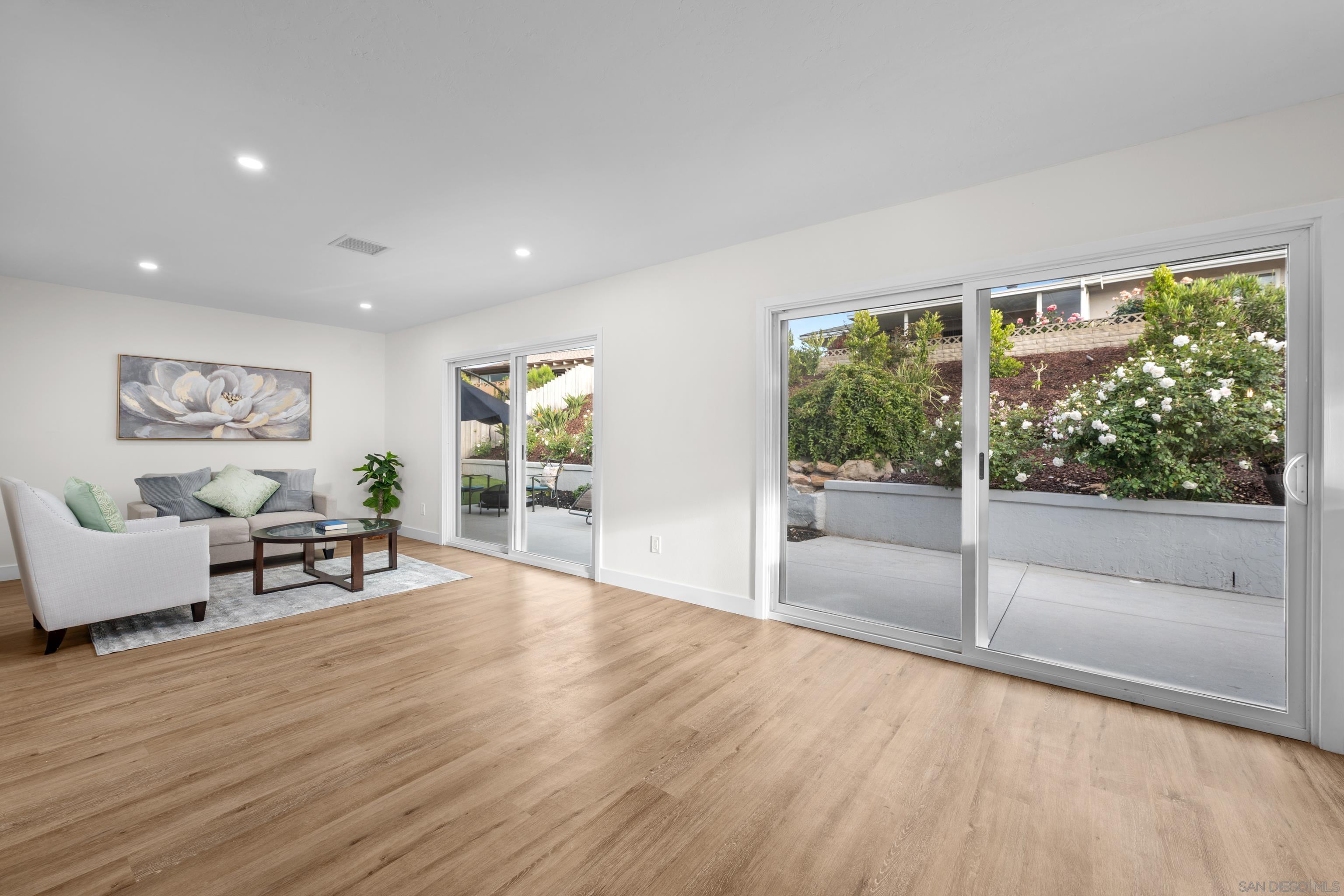 Detail Gallery Image 11 of 30 For 12195  San Tomas Pl, San Diego,  CA 92128 - 3 Beds | 2 Baths