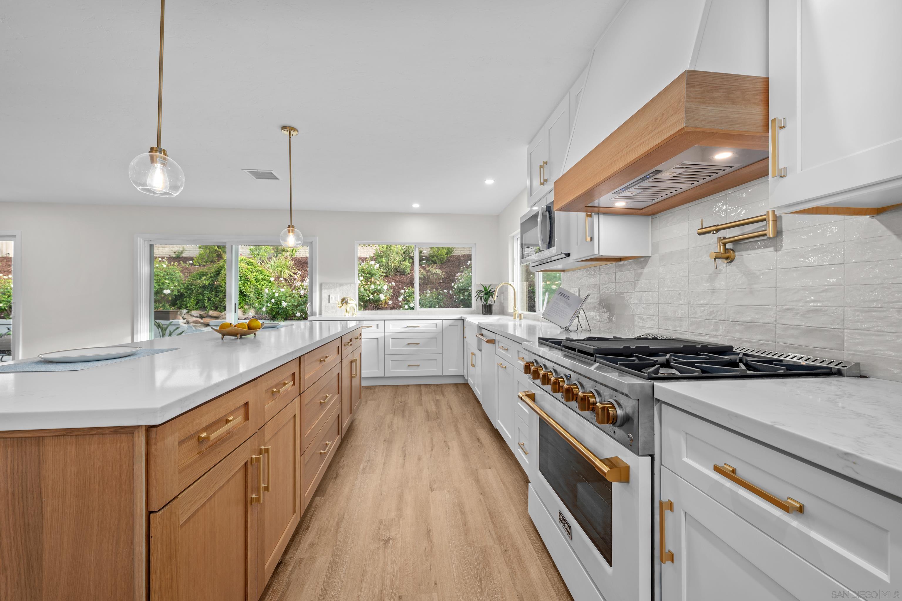 Detail Gallery Image 10 of 30 For 12195  San Tomas Pl, San Diego,  CA 92128 - 3 Beds | 2 Baths