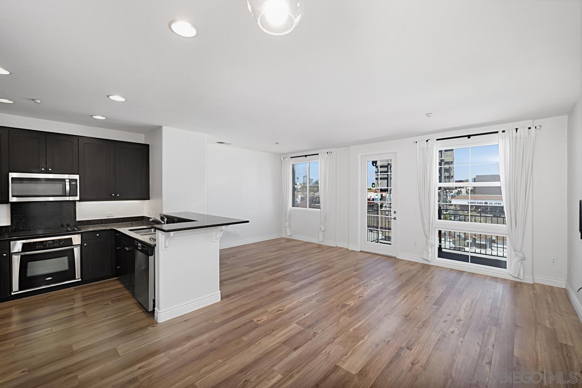 Front Image Thumbnail for SD250025552