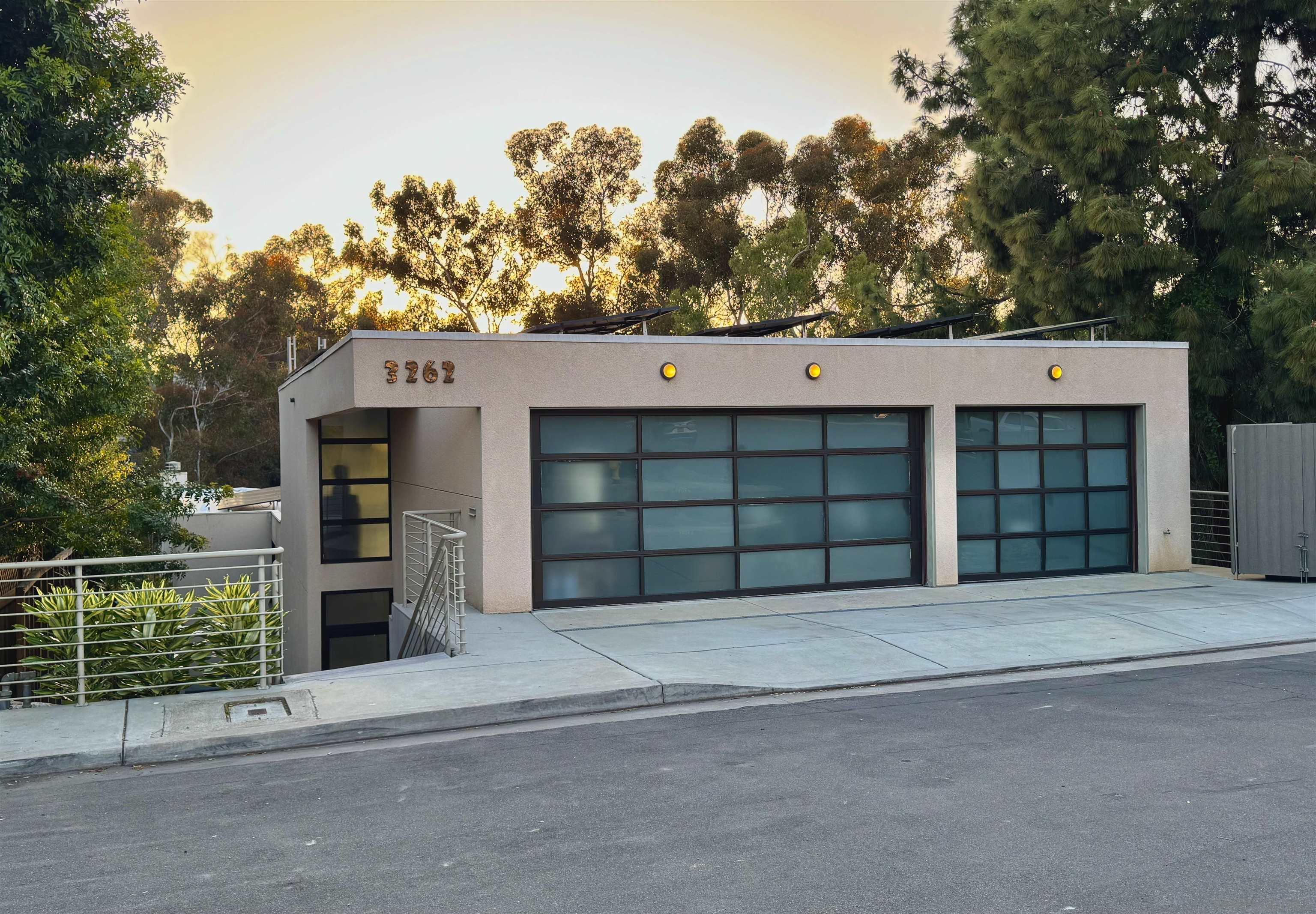 Detail Gallery Image 1 of 1 For 3262  Front St, San Diego,  CA 92103 - 3 Beds | 3/1 Baths