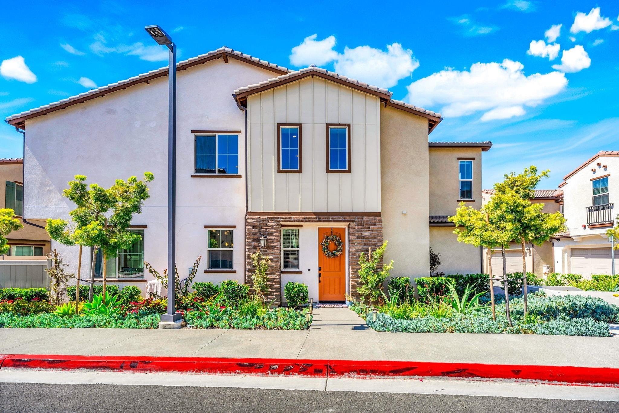 Detail Gallery Image 1 of 1 For 1743  Valley Oak Way, Oceanside,  CA 92056 - 3 Beds | 2/1 Baths