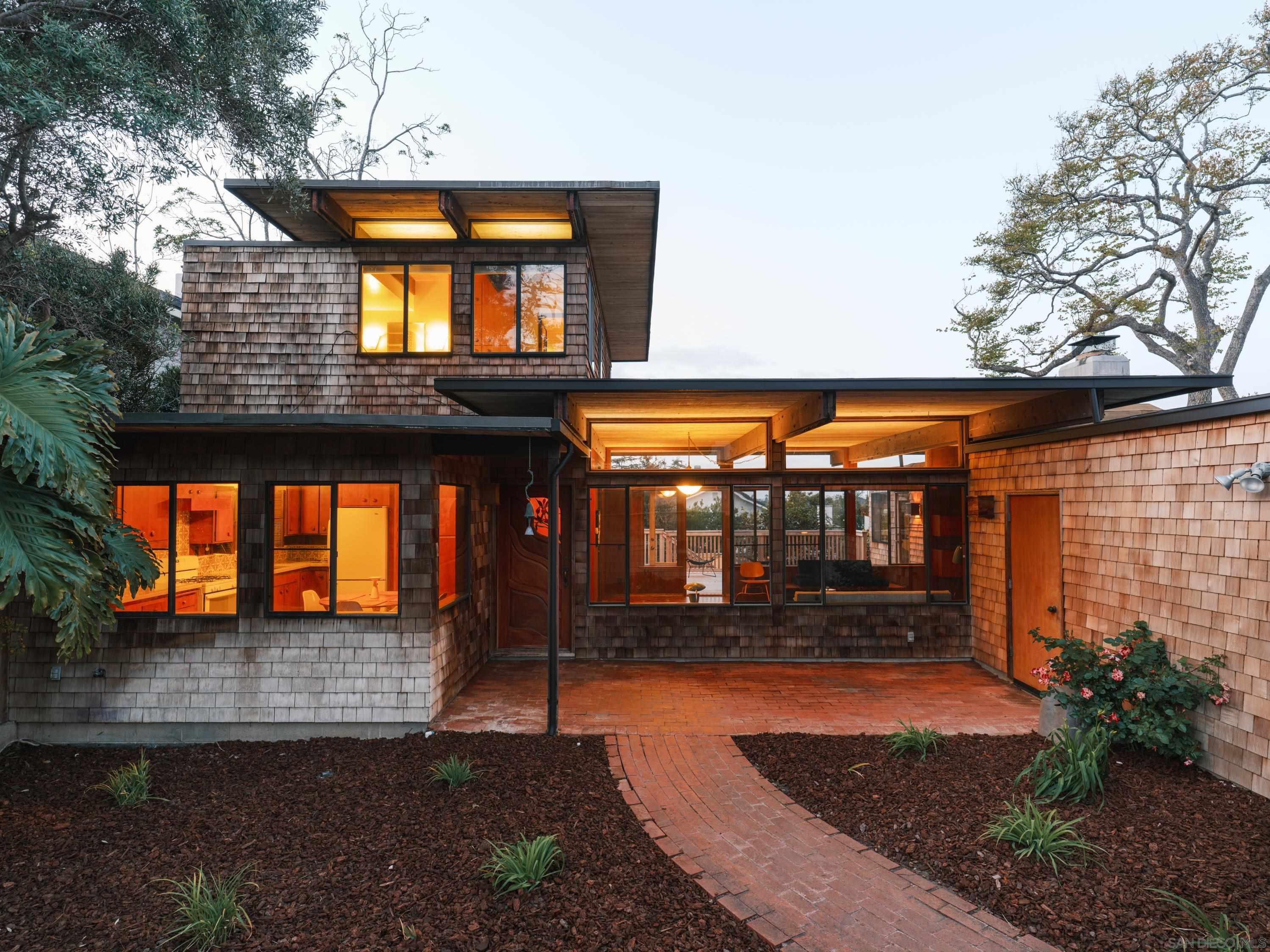 Detail Gallery Image 1 of 1 For 3706  Jennings Street, San Diego,  CA 92106 - 3 Beds | 3 Baths