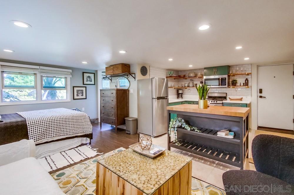 Detail Gallery Image 2 of 17 For 5438  Gilbert Dr  C, San Diego,  CA 92115 - 0 Beds | 1 Baths