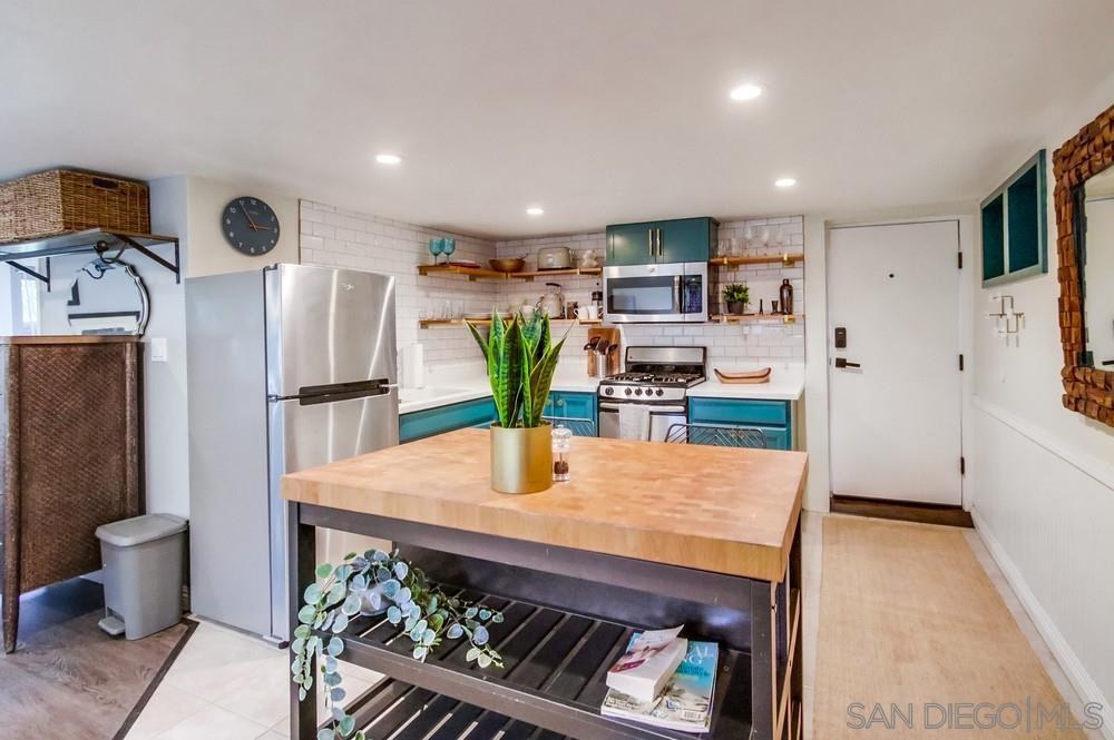 Detail Gallery Image 7 of 17 For 5438  Gilbert Dr  C, San Diego,  CA 92115 - 0 Beds | 1 Baths